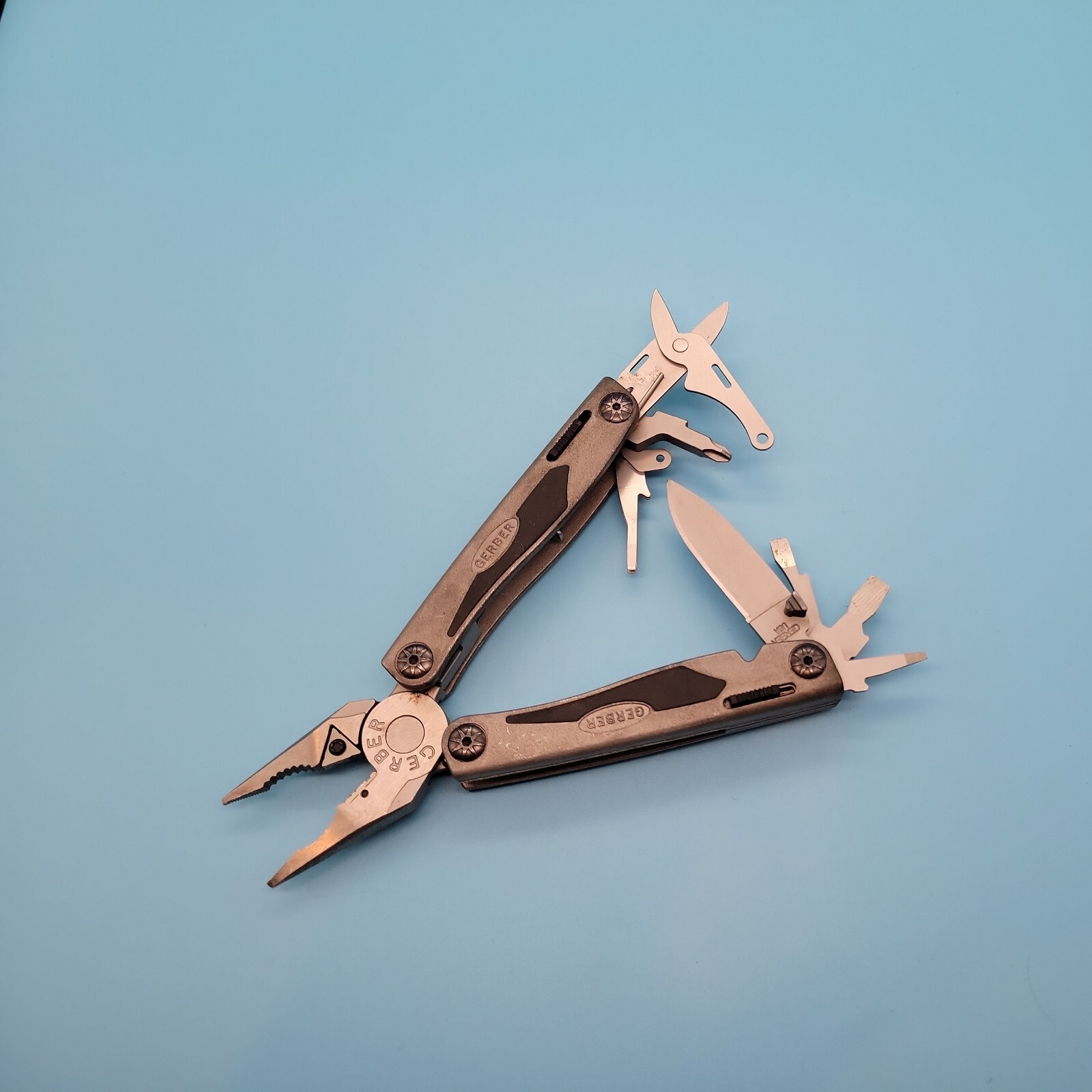 Gerber USA Multi-Plier 700 Urban Legend Multi Tool -Plier Scissors Knife