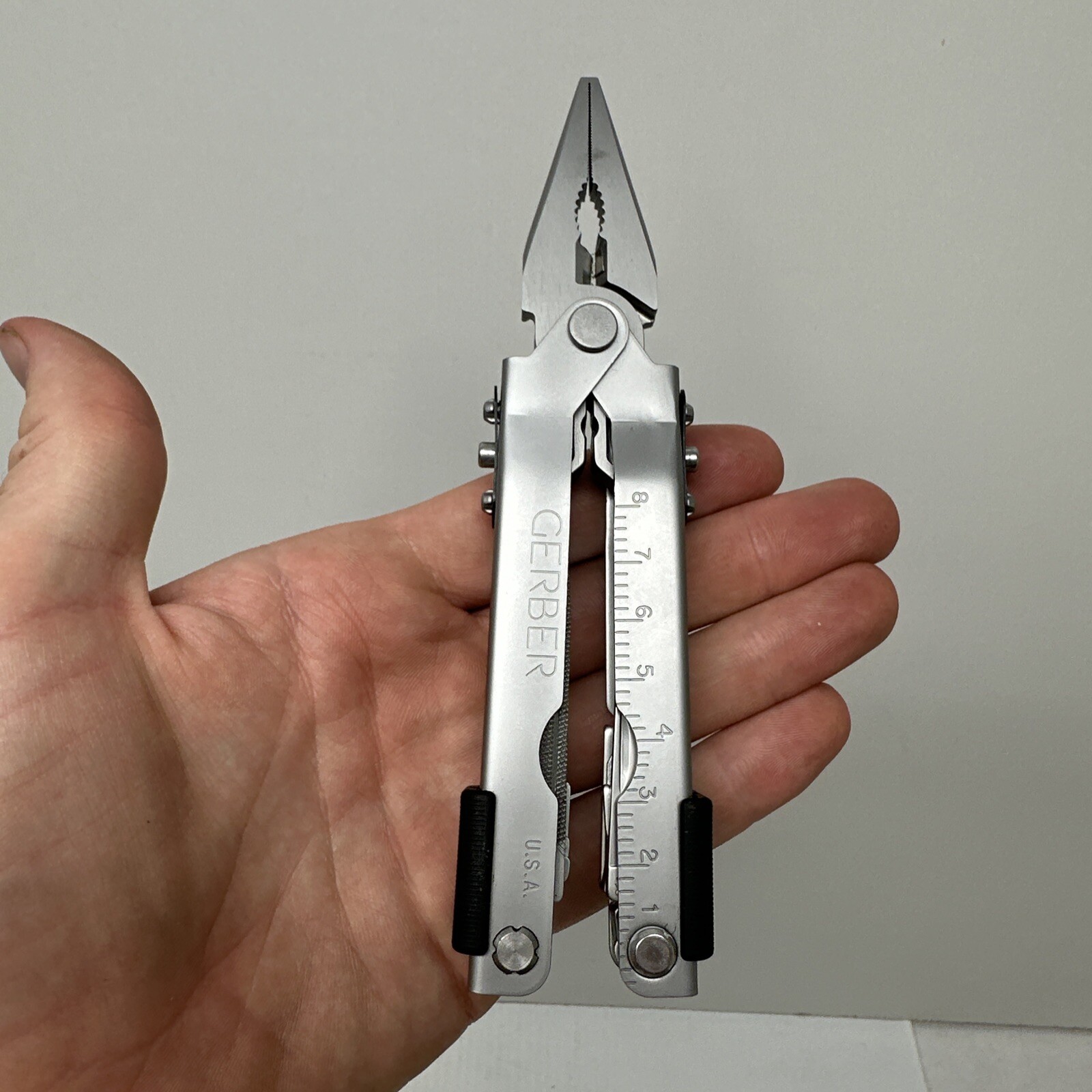 Gerber MP600 Multitool Multi-Plier w/ Sheath Silver Pliers Knife Drivers USA