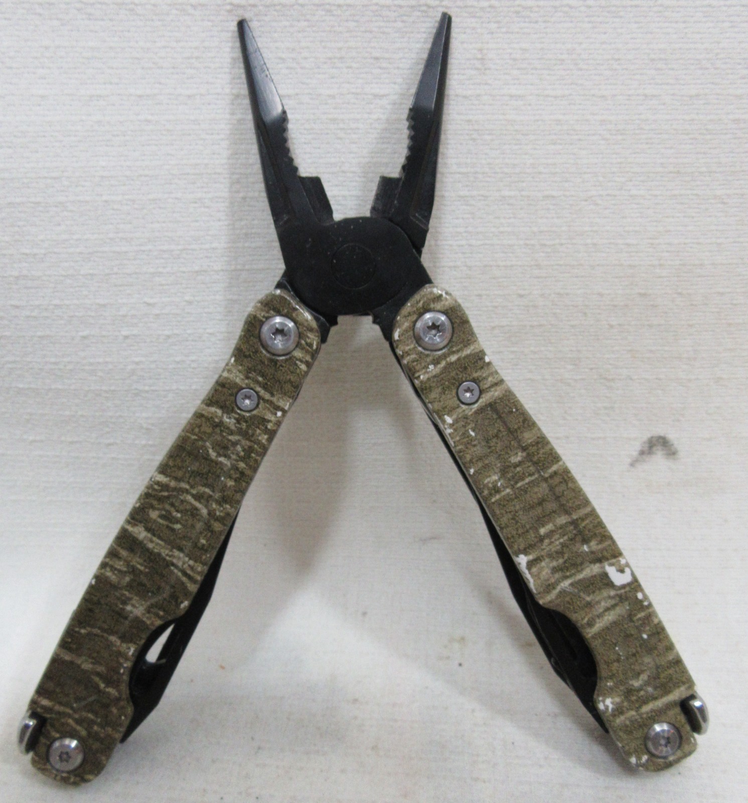 Mossy Oak 11 in 1 Multi-Tool Camo Pattern