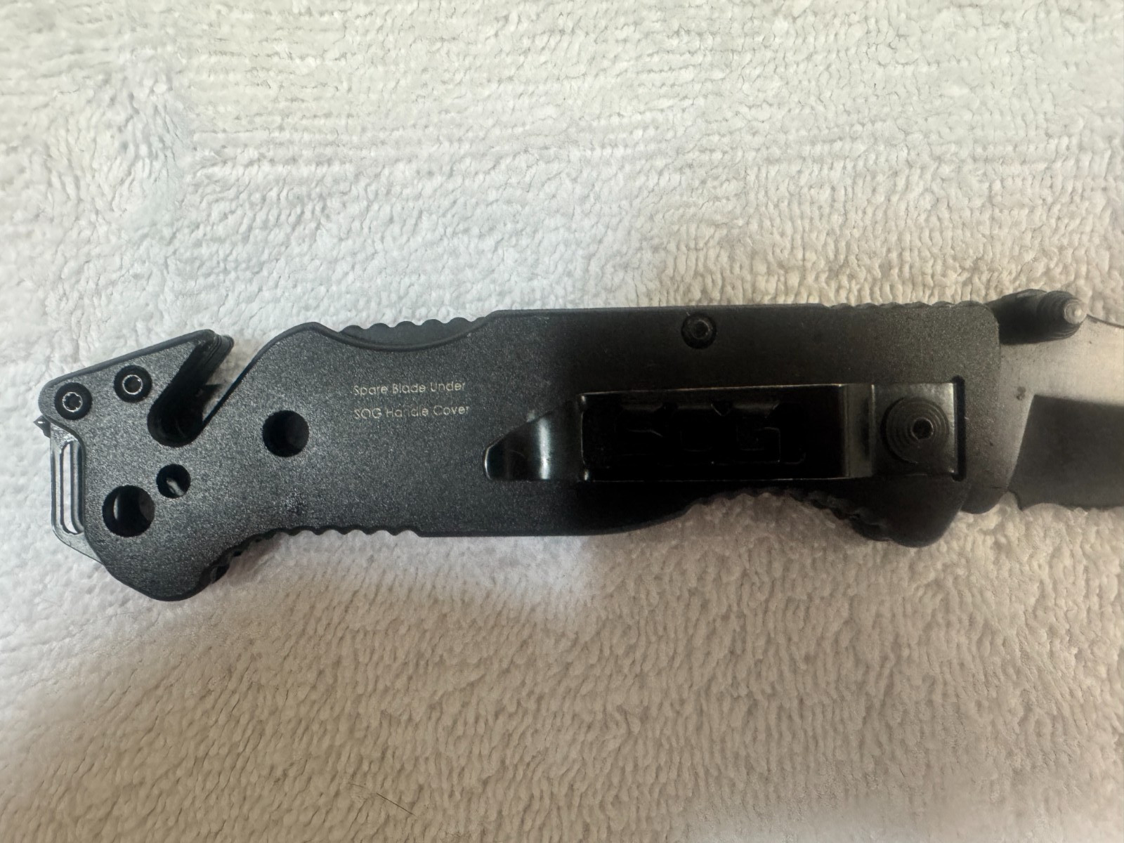 SOG Escape Folding Rescue Knife 3.4″ Black Combo Blade Aluminum Handles FF25-CP