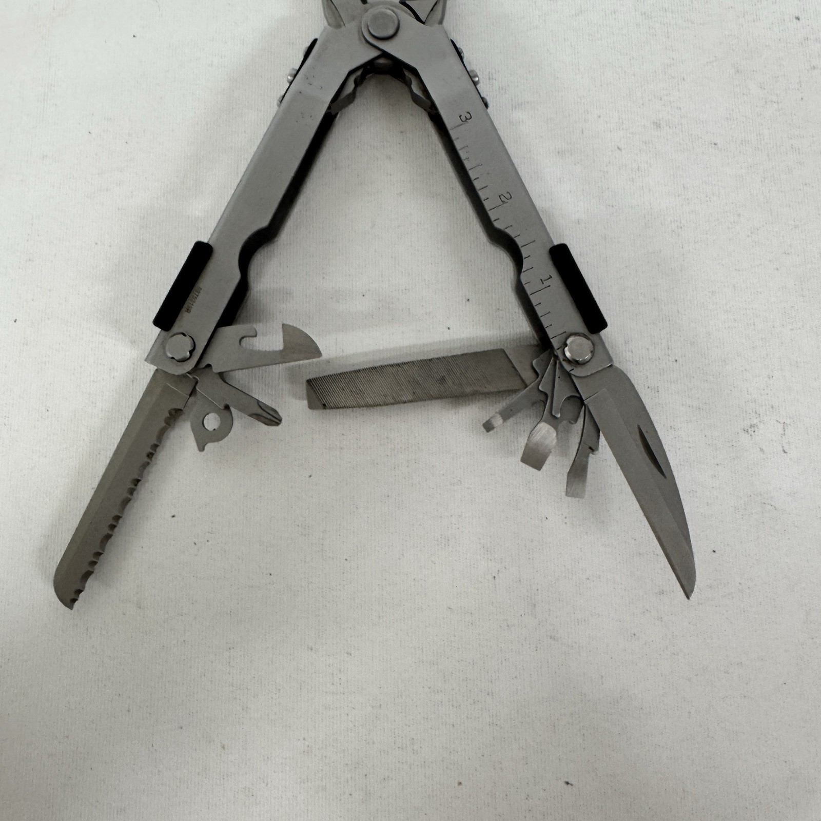 Gerber Tools Stainless Steel Needle Nose Multiplier Multi-Tool w/ Cutter MP600