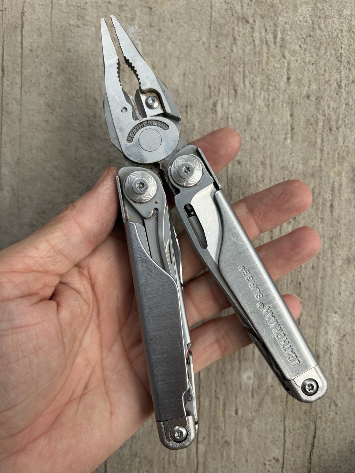 LEATHERMAN SURGE MULTI-TOOL IN BLACK NYLON SHEATH, EXCELLENT OVERALL USED!