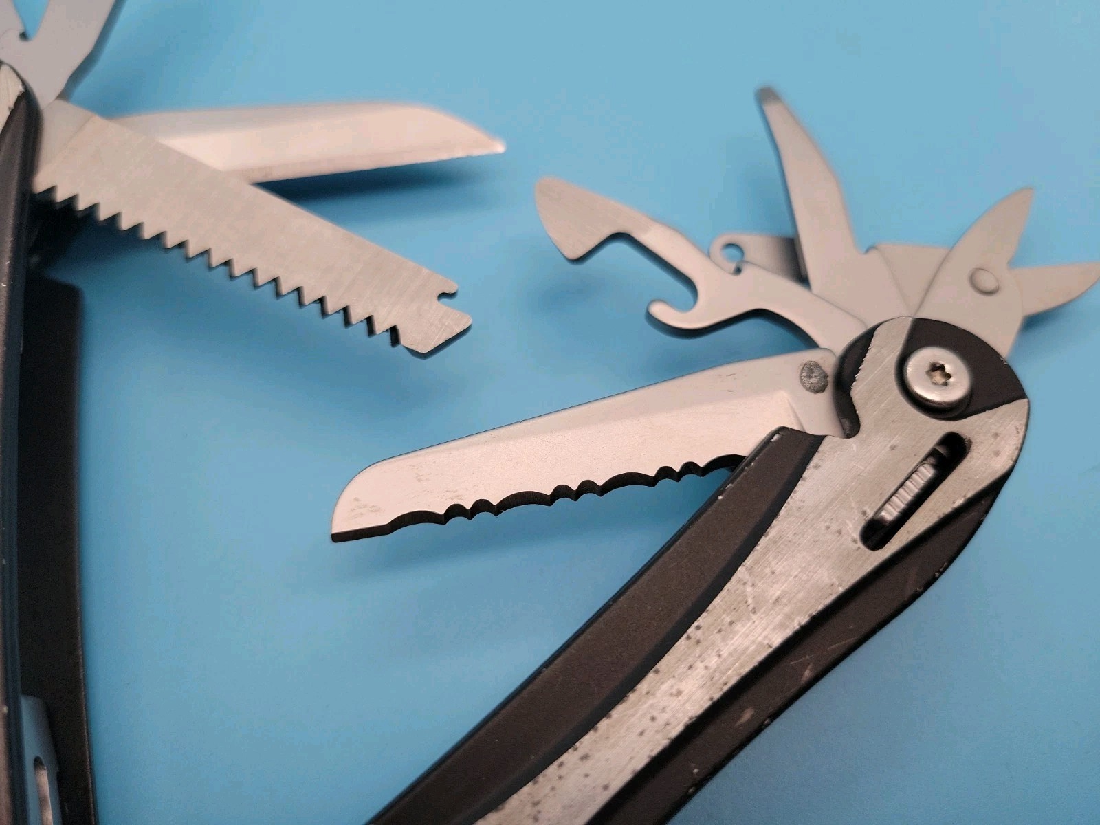 Gerber Method Multi-Tool – Spring Loaded Pliers, Scissors, Knife – DISCONTINUED
