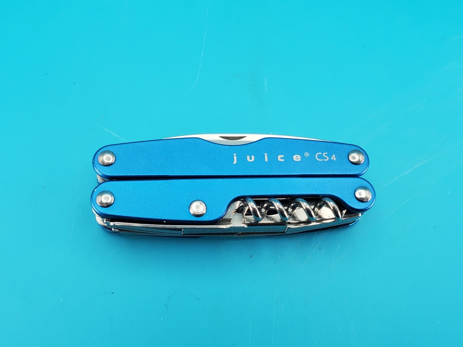 Leatherman Juice CS4 Glacier Blue Multi Tool! Retired! NICE! WITH LEATHER SHEATH