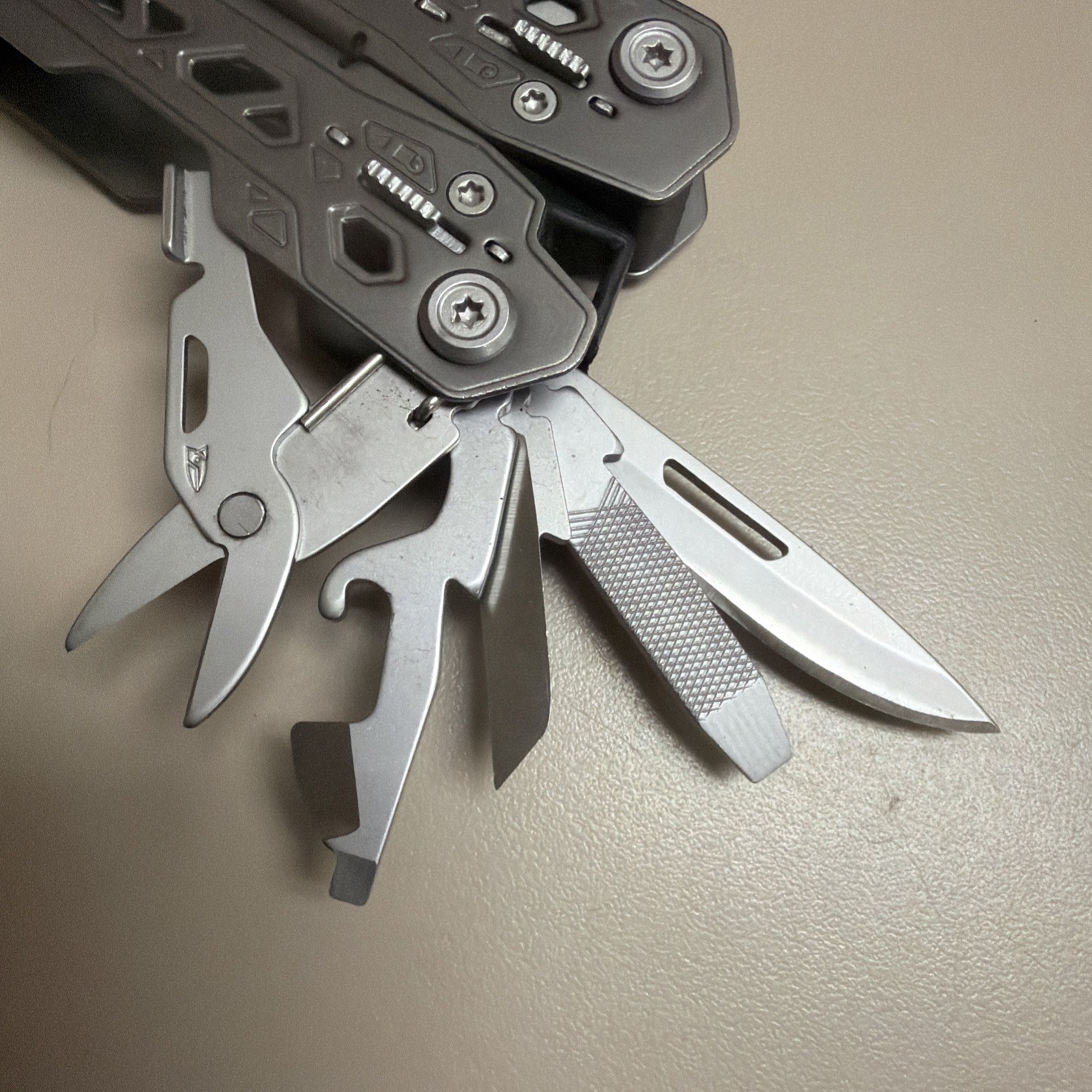 Gerber Truss 17-in-1 Multi-Tool Needle Nose Pliers with Sheath EDC Camping Gear
