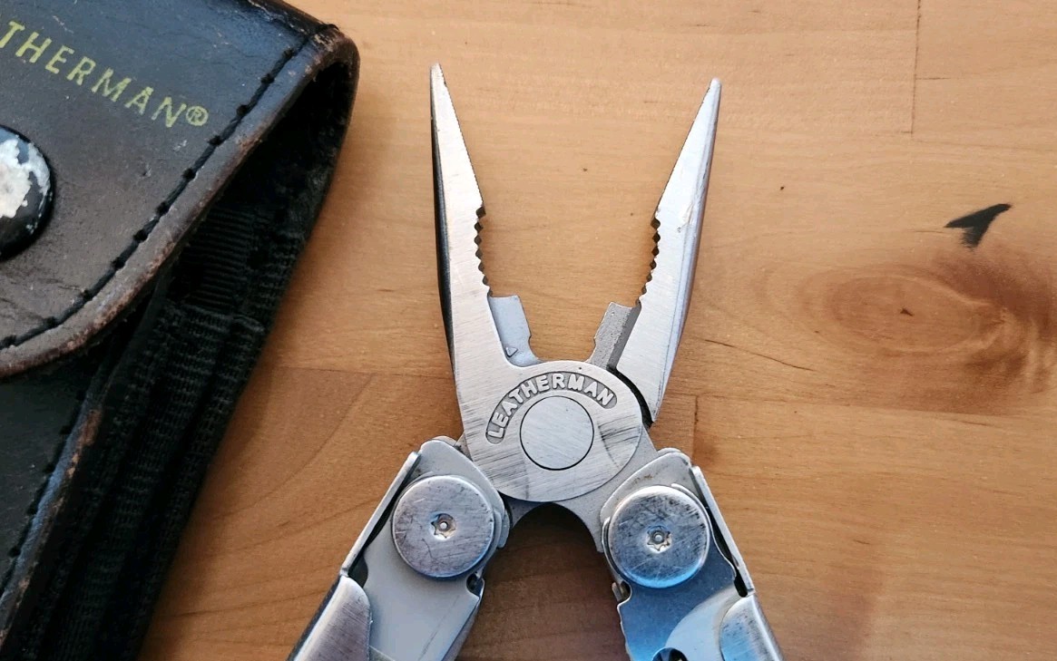 Leatherman Wave Multi-Tool Pliers Pocket Knife w/ Sheath – Great Condition – U13