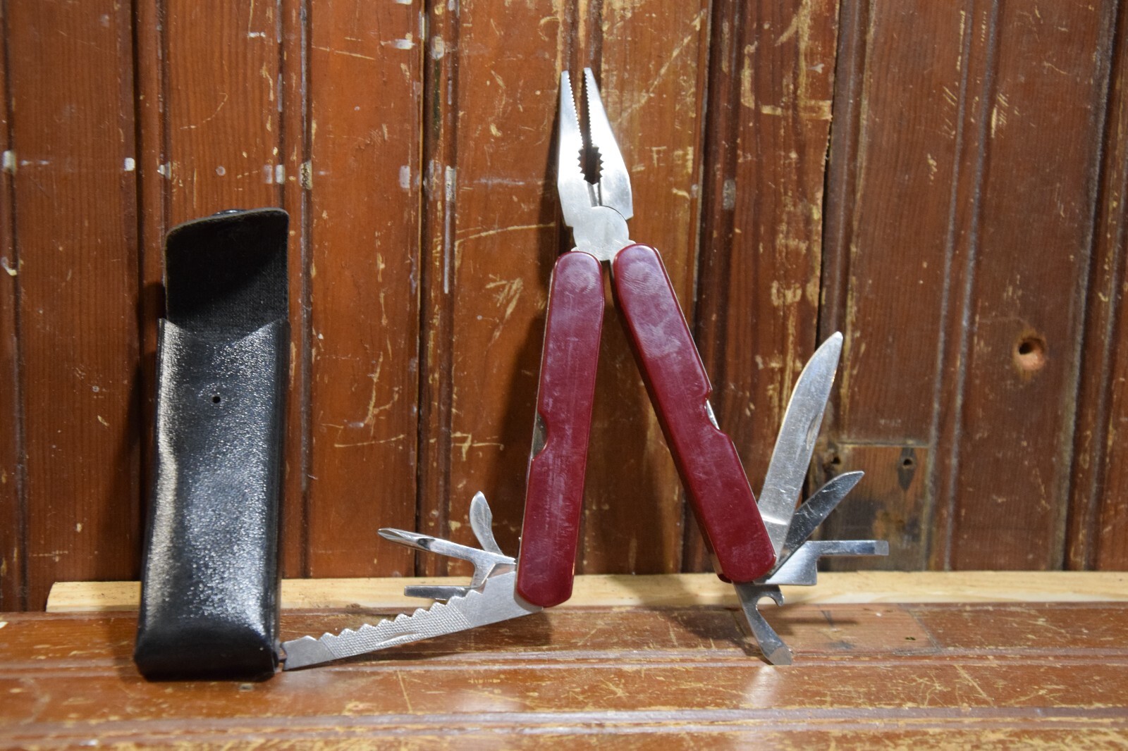 MULTI TOOL 12 FUNCTION POCKET KNIFE SAW SCREWDRIVER OPENER PLIERS WIRE CUTTER