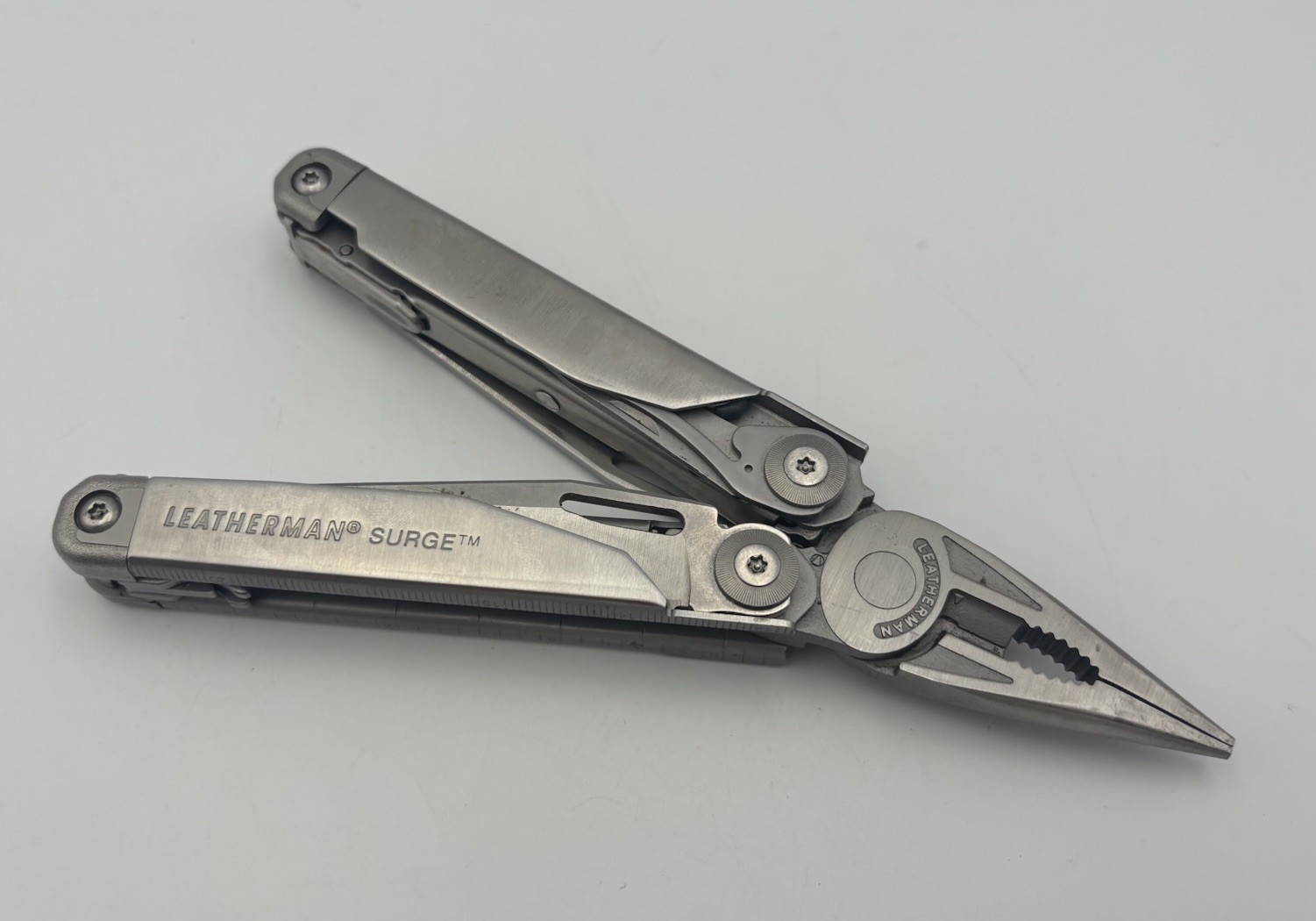 Leatherman Surge Multi-Tool Stainless Steel – Excellent Condition
