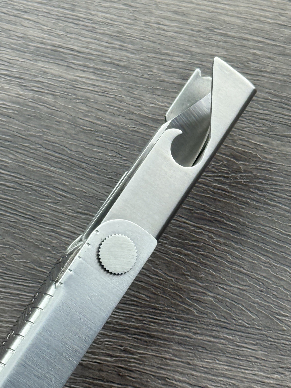 Leatherman MINI TOOL multitool. US PAT PEND w/Pliers Precision Alignment Hole!