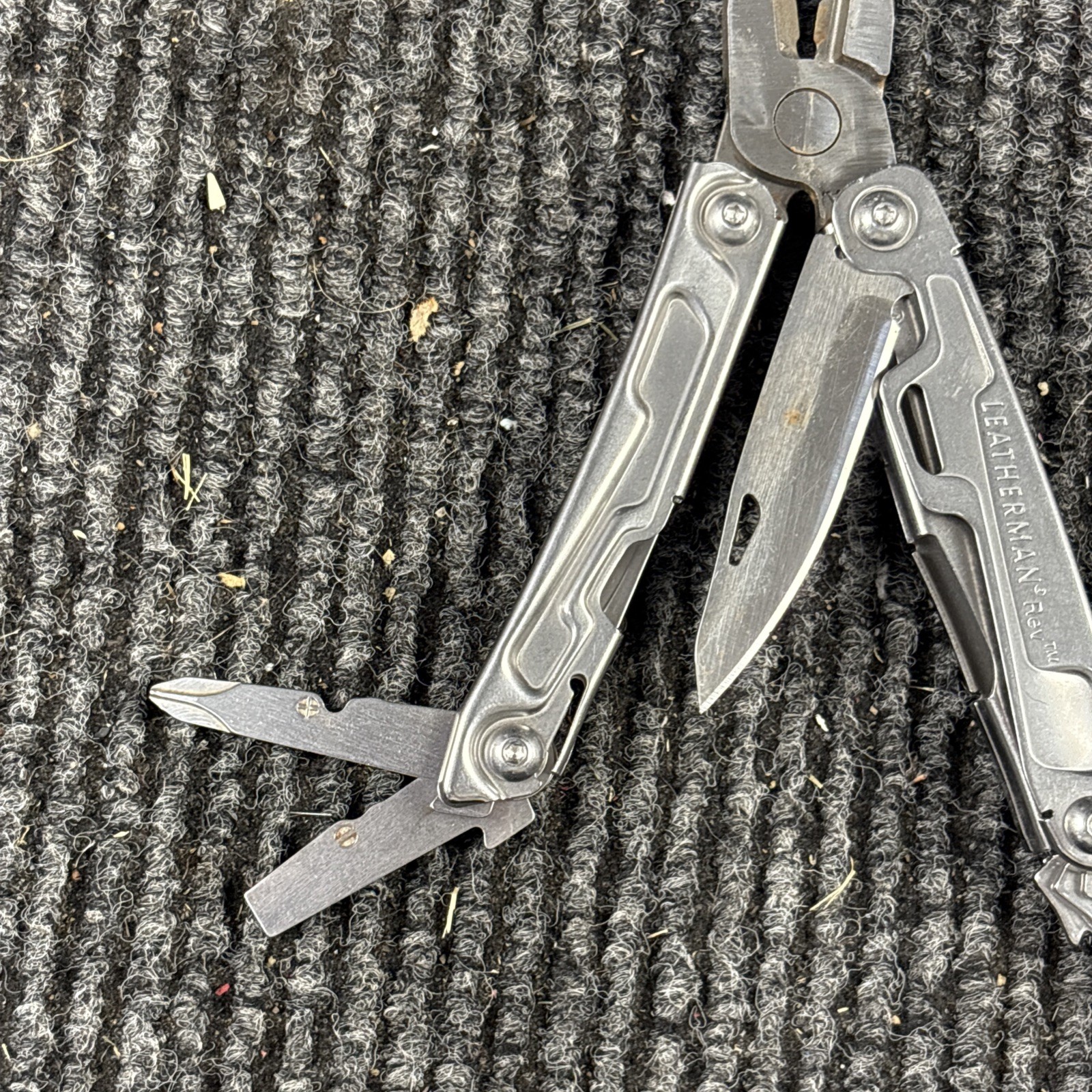 Leatherman Rev 3.8″ Multi-Tool, Stainless! USED (045)