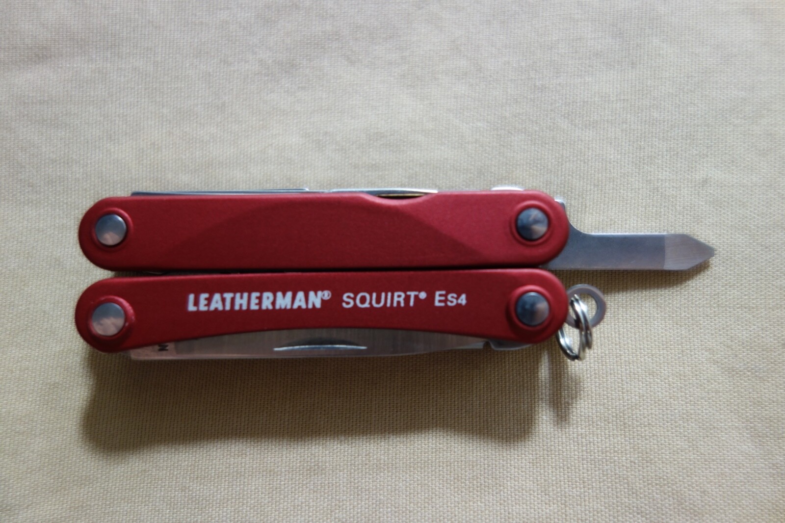 Leatherman Squirt ES4 Red 9-Tool Multi-Tool 831198 ( Discontinued & Retired )