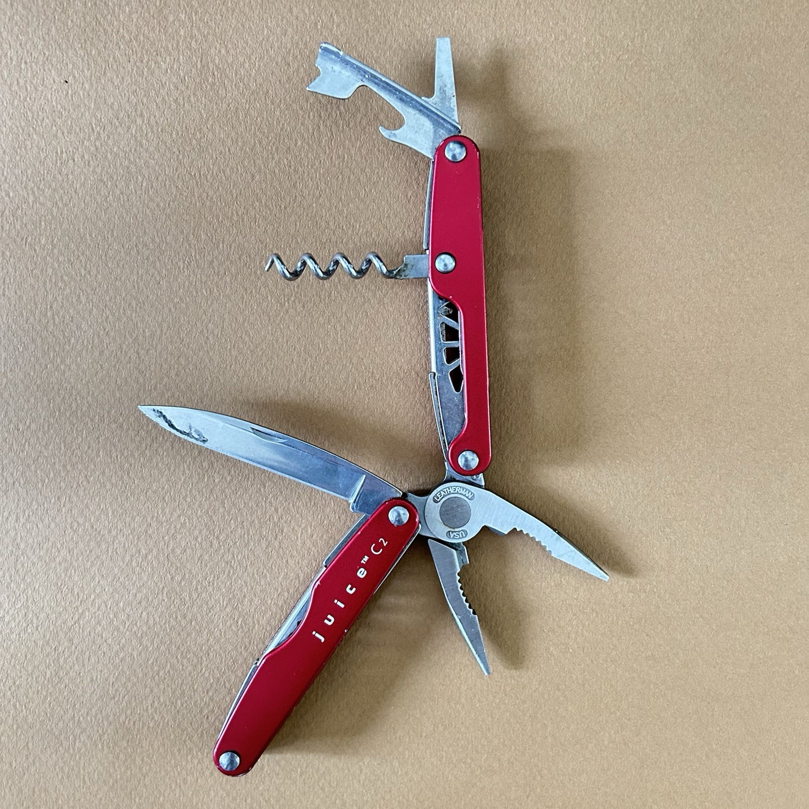 Leatherman Juice C2 Red Multi Tool Pocket Knife Corkscrew Compact EDC Retired