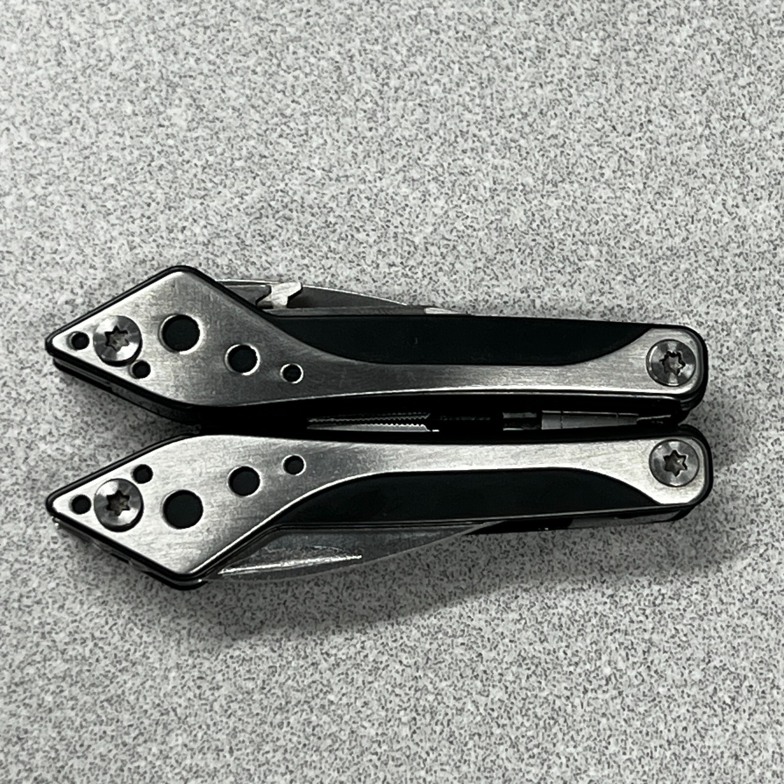 Cabelas 7 in 1 Pocket Knife Multi Tool Pliers Screwdriver Scissor + Storage Case