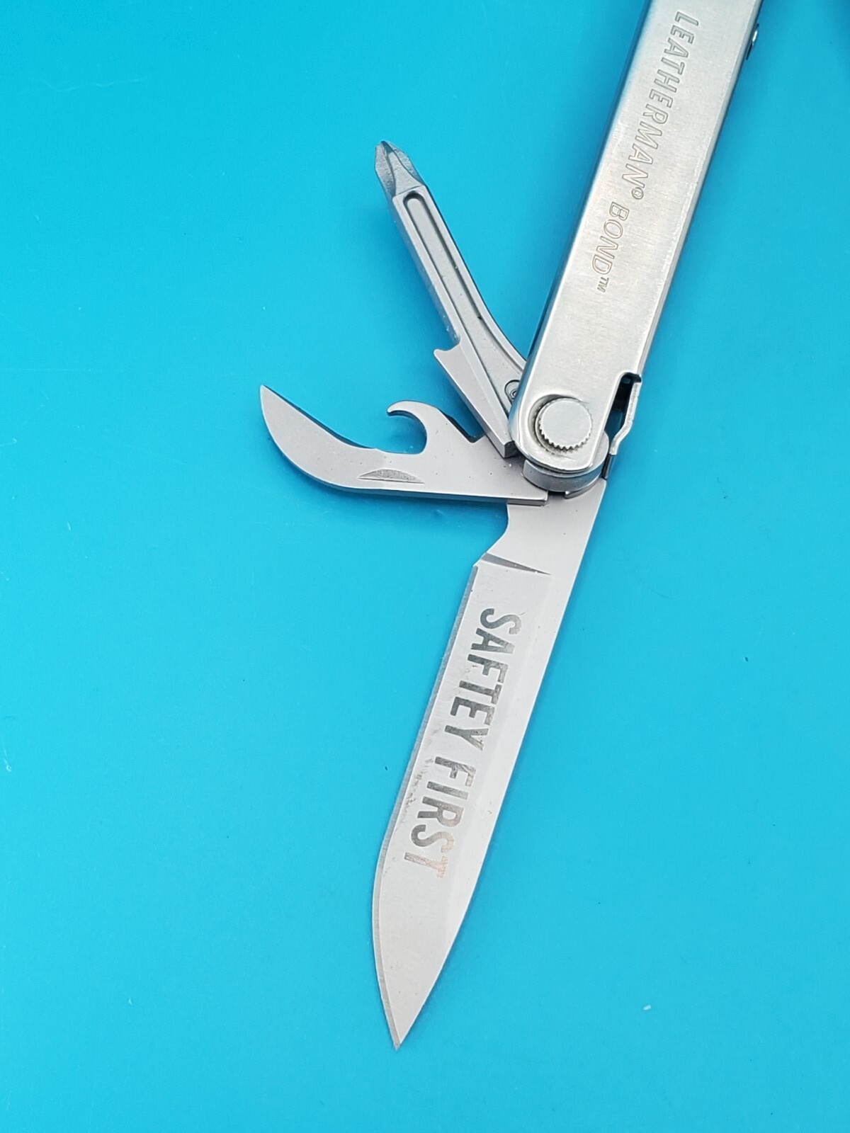 LEATHERMAN Bond Multitool, Stainless Steel Everyday Tool! *FIRMAN*