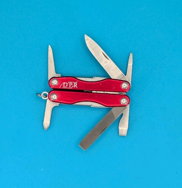 Leatherman Squirt P4 Multi-Tool, Key Ring, Retired, RED! *DPR*