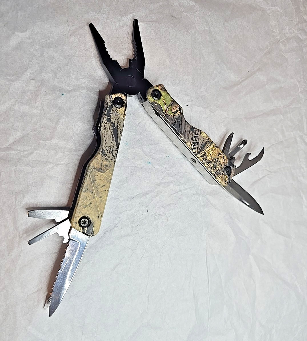 MOSSY OAK 13-in-1 Multi-tool Multi Function Pliers-Folding Pocket Tool w/ Sheath