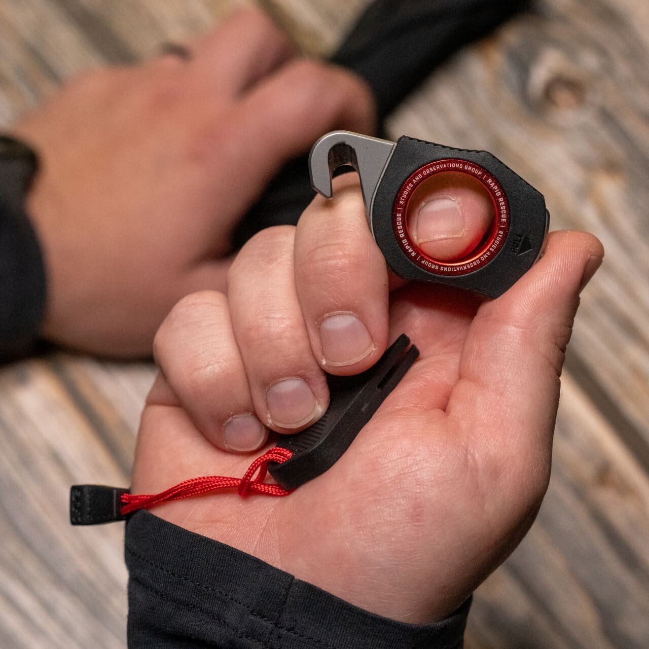SOG Rapid Rescue Black + Red Seatbelt Cutter And Glass Breaker / Finger Hole