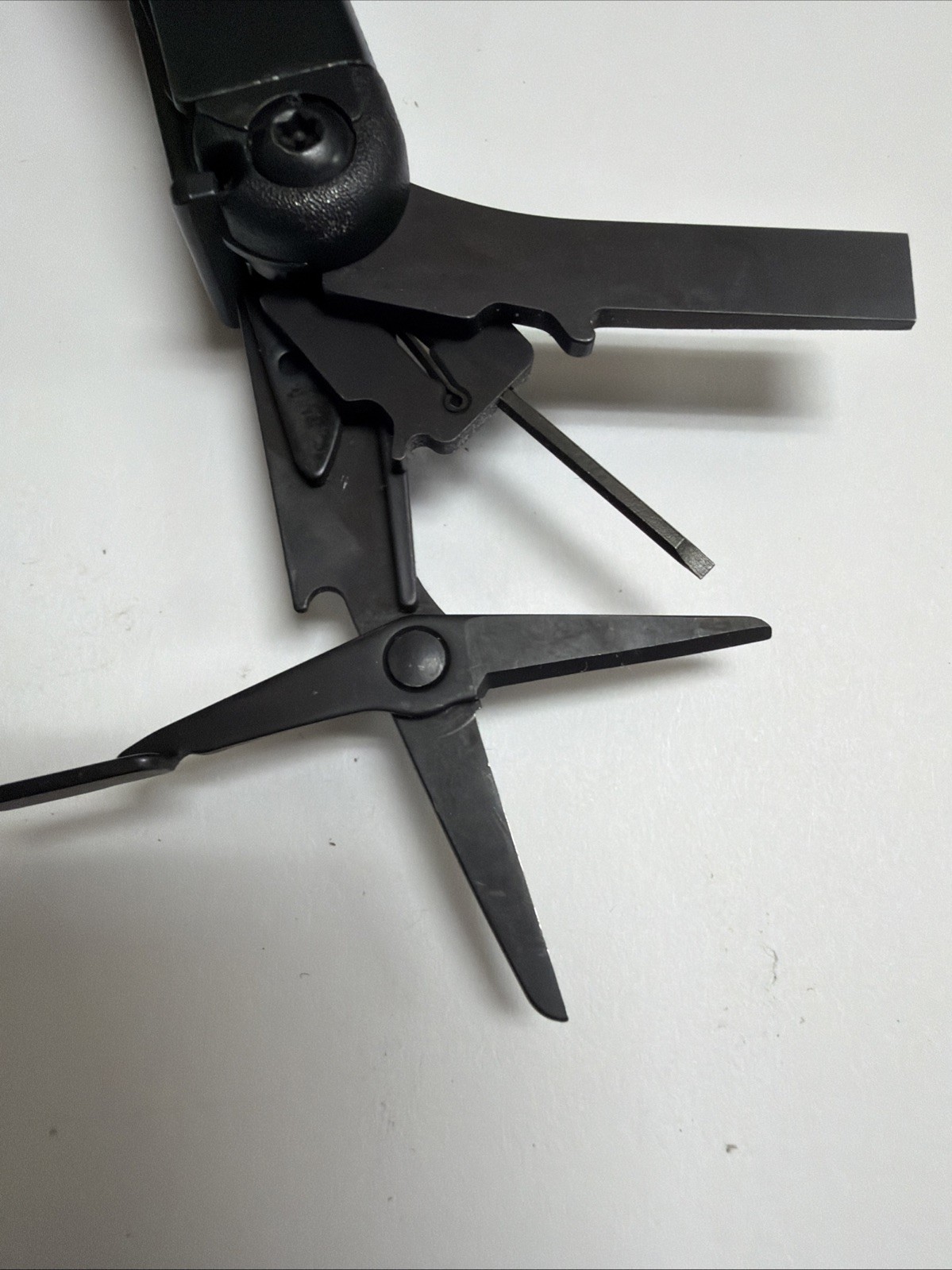 Leatherman Wave+ Plus 18-In-1 Black Oxide Multi-Tool Pliers 1-hand open w Sheath