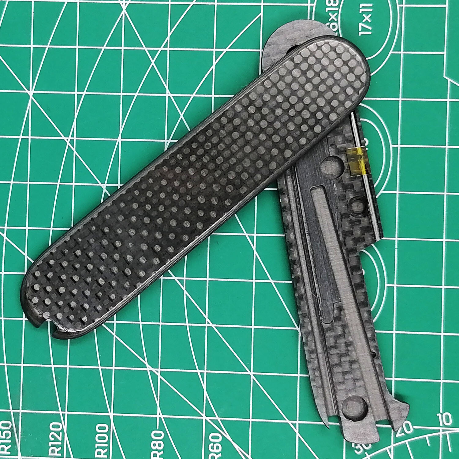 2PCS Carbon Fiber Handle Scales for 91mm Victorinox Swiss Army New