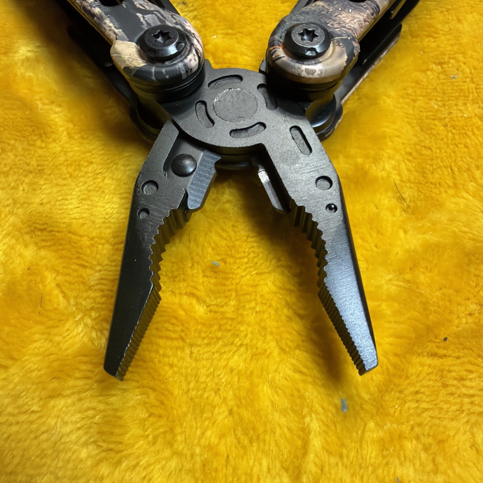 MOSSY OAK Multi-tool 13 in 1 Multi Function Pliers Folding Pocket Tool w/ Sheath