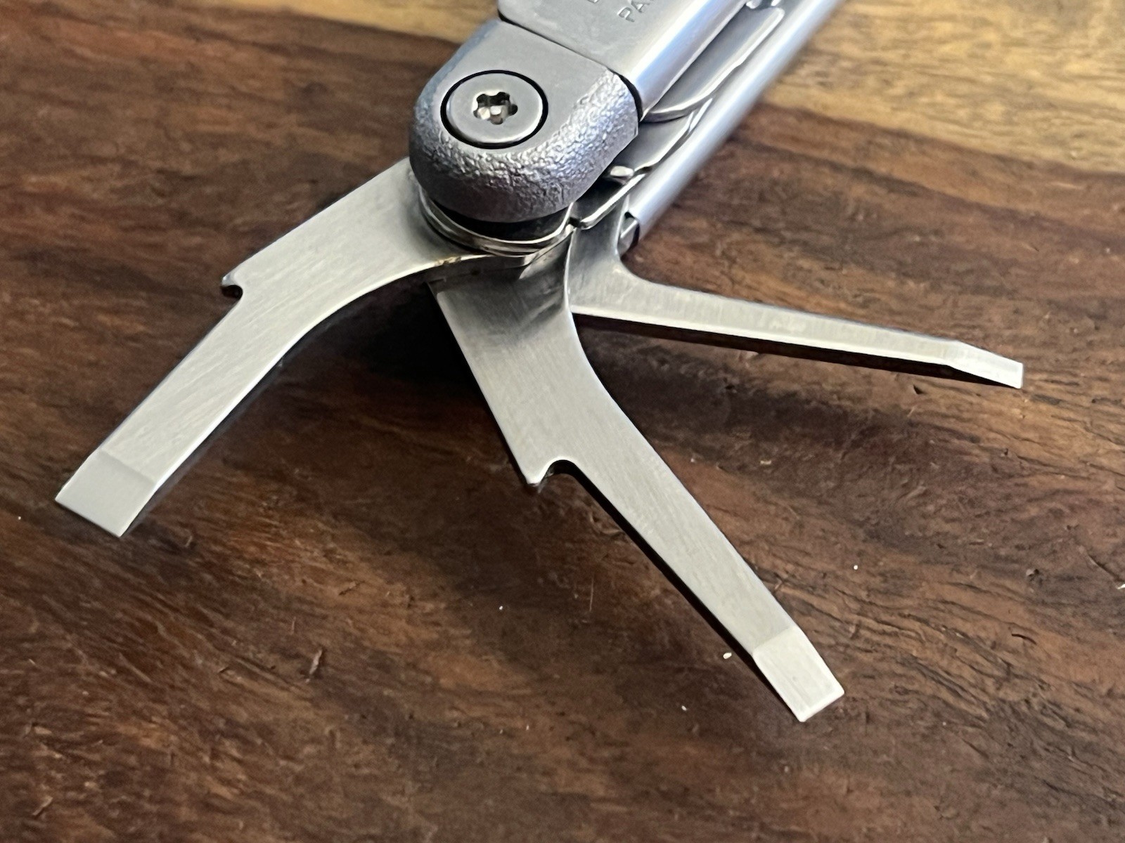 Retired 2001 Original Leatherman Wave w/Sheath SUPER NICE!! TSA Confiscated