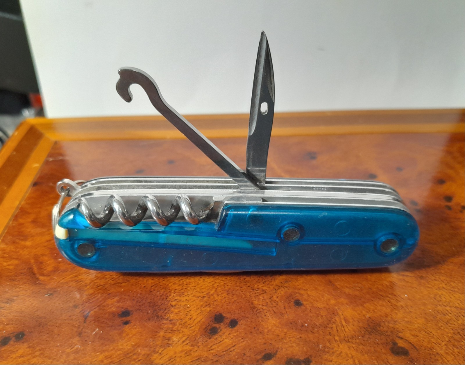 Victorinox Campers Knife, Clear Blue Scales, With Scissors, See Photos Please