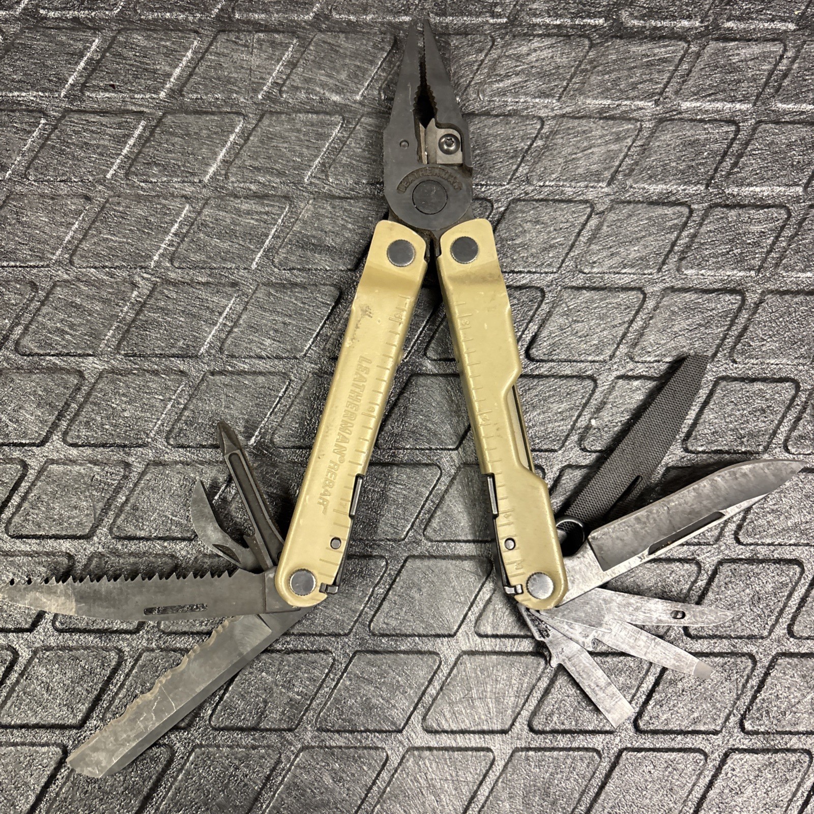 Leatherman Rebar Multi-Tool! COYOTE TAN! Excellent!