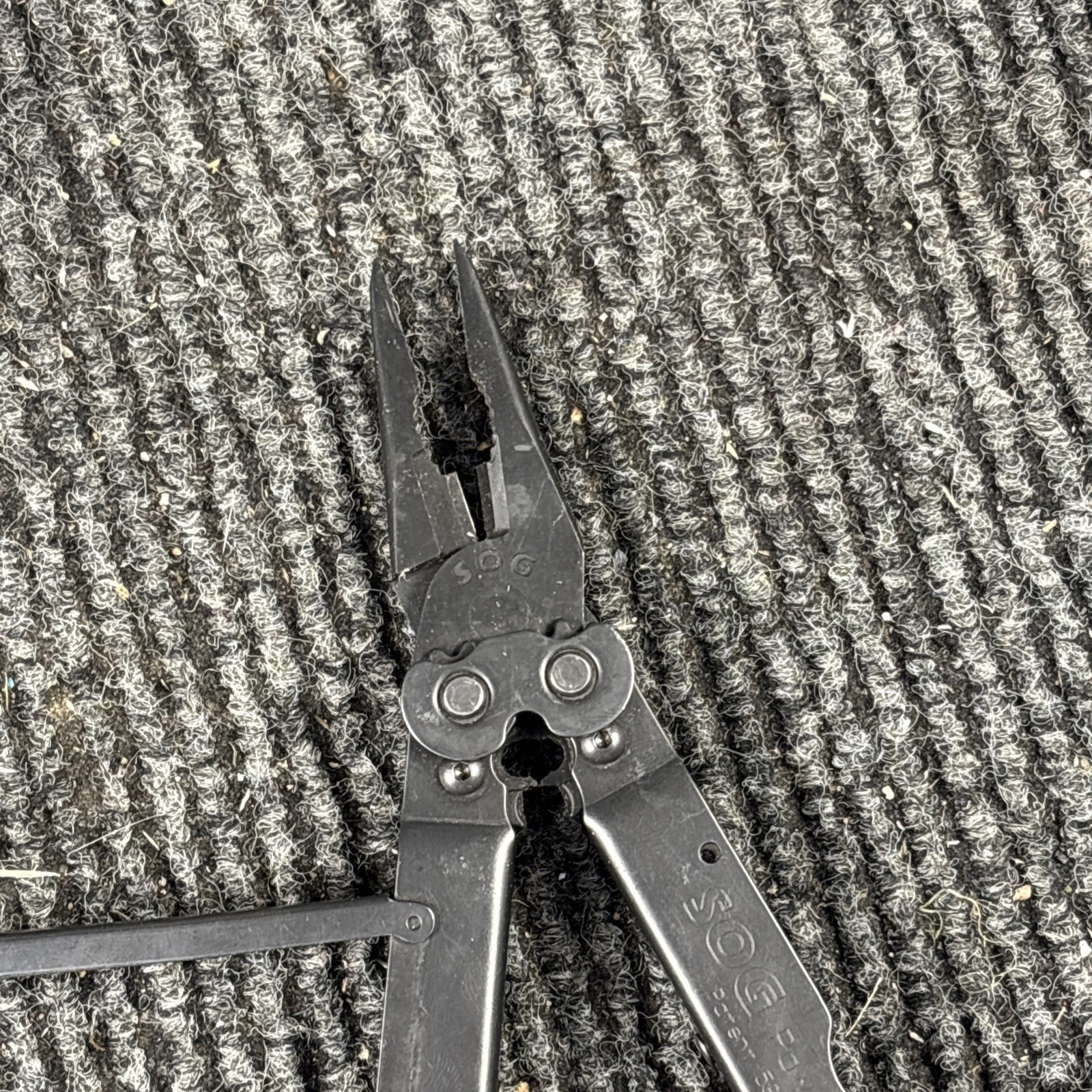SOG PowerLock Multi Tool! BLACK! (401)