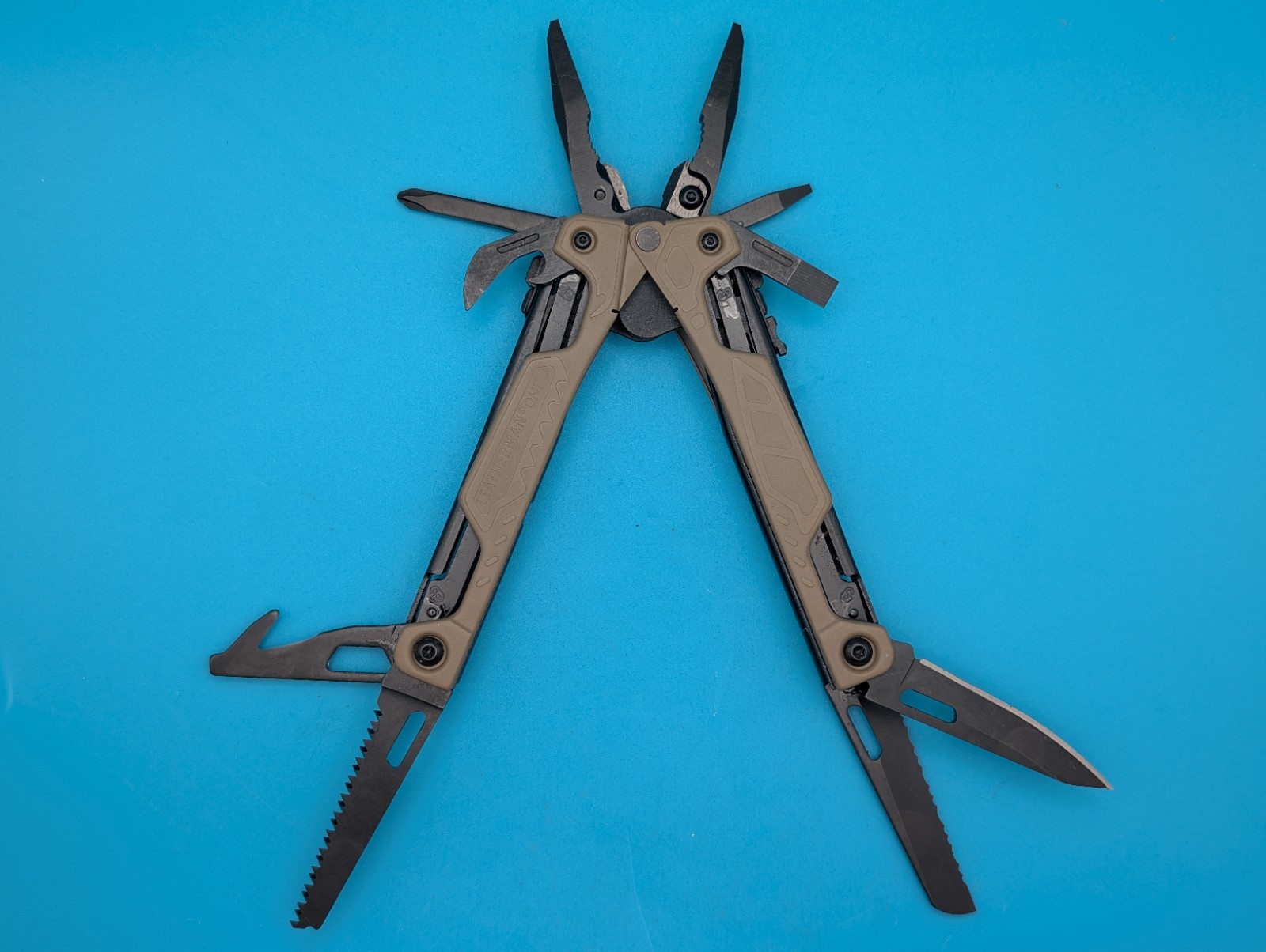 Leatherman OHT Multi-Tool Knife Discontinued! COYOTE TAN! WITH SHEATH!