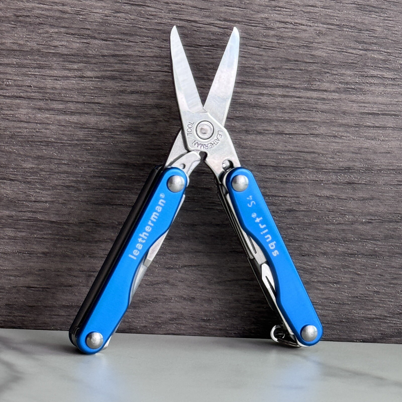 Leatherman Squirt S4 Glacier Blue Small Keychain Multitool Squirt S4 Blue