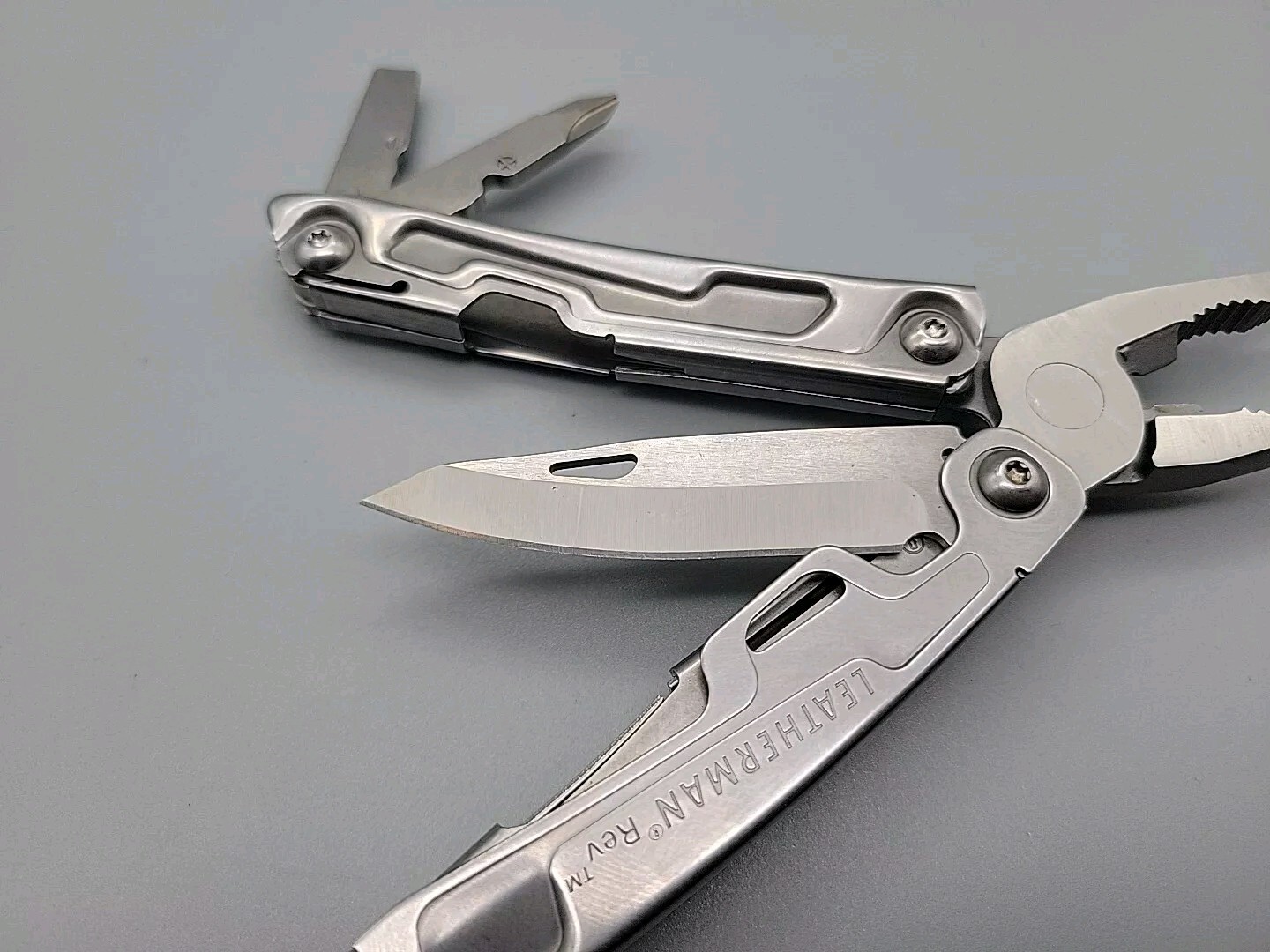Leatherman Rev Multi-Tool – Pliers, Knife, Screwdrivers, Can Opener, File