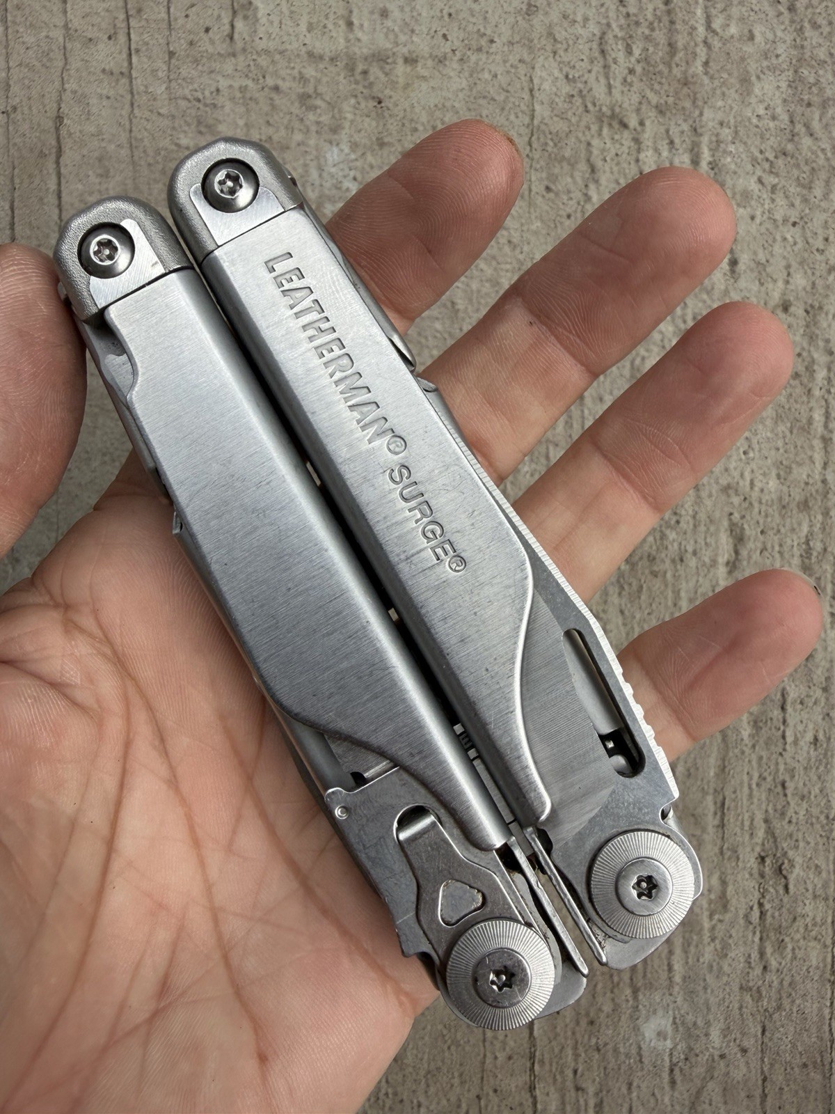 LEATHERMAN SURGE MULTI-TOOL IN BLACK NYLON SHEATH, EXCELLENT OVERALL USED!