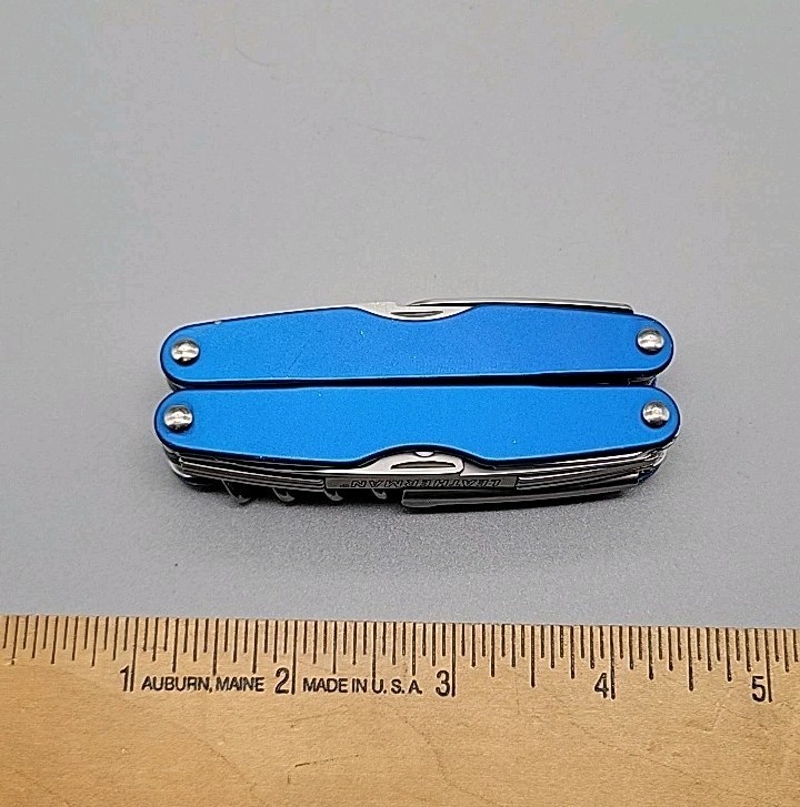 Leatherman JUICE CS4 Multi-Tool – Dated 0513 – Blue – Discontinued