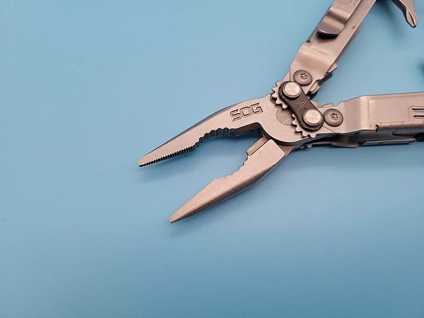 SOG PowerPint Multi-Tool – 18 Tools – Stone Wash – Screwdrivers, Pliers, Knife