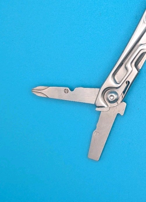 Leatherman Rev 3.8″ Multi-Tool, Stainless! *SOME RUST ON ITEM*