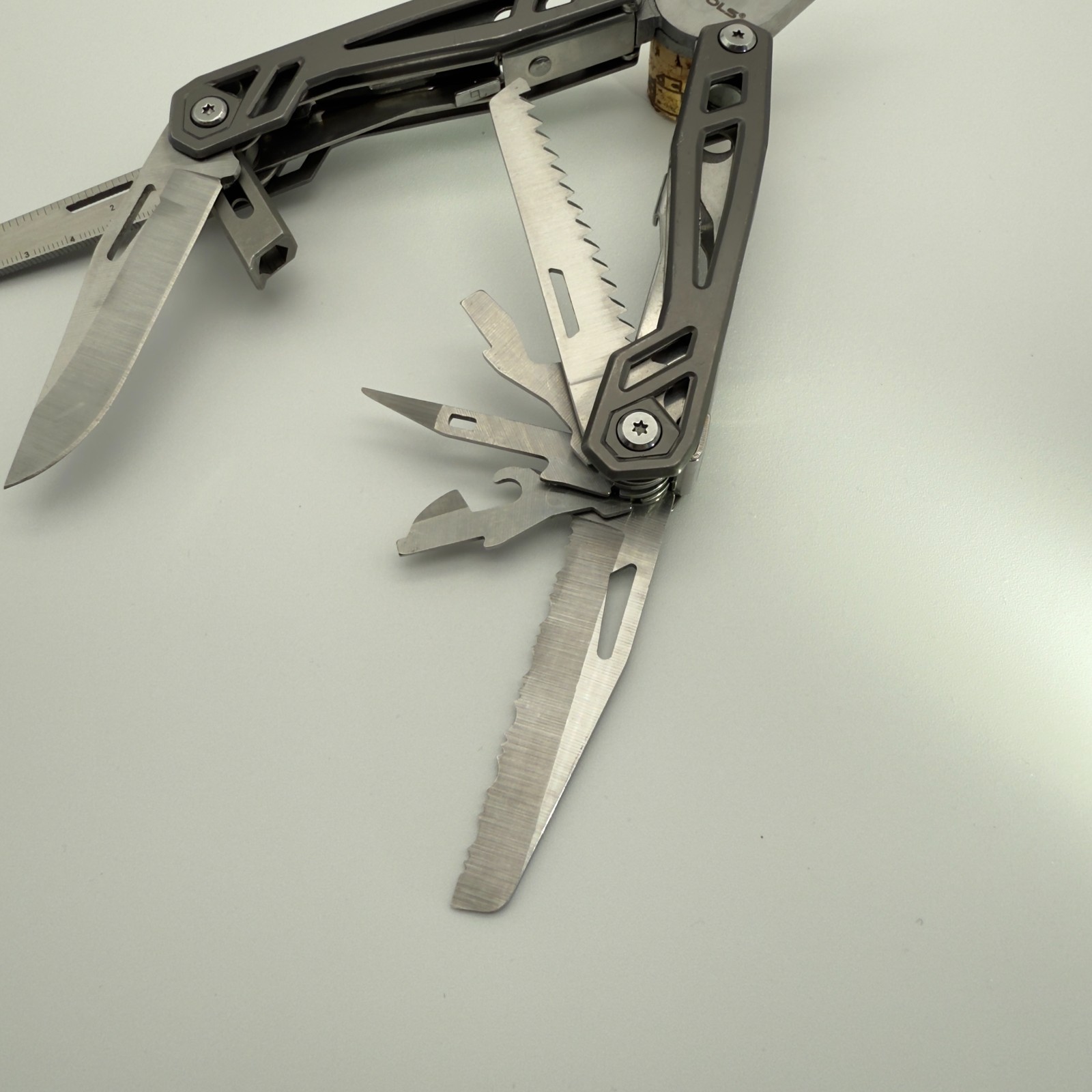 WETOLS Multi-Tool Pocket Knife – 12-in-1 Stainless Steel – Great Condition