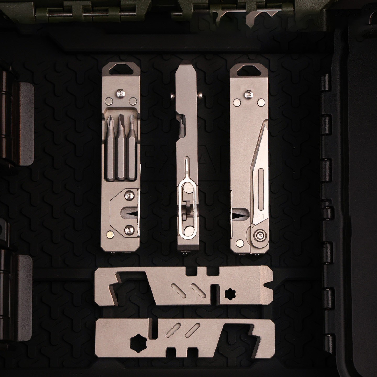Titanium Alloy Phone Stand EDC Multi Tool Pry Bar Screwdriver Package Opener