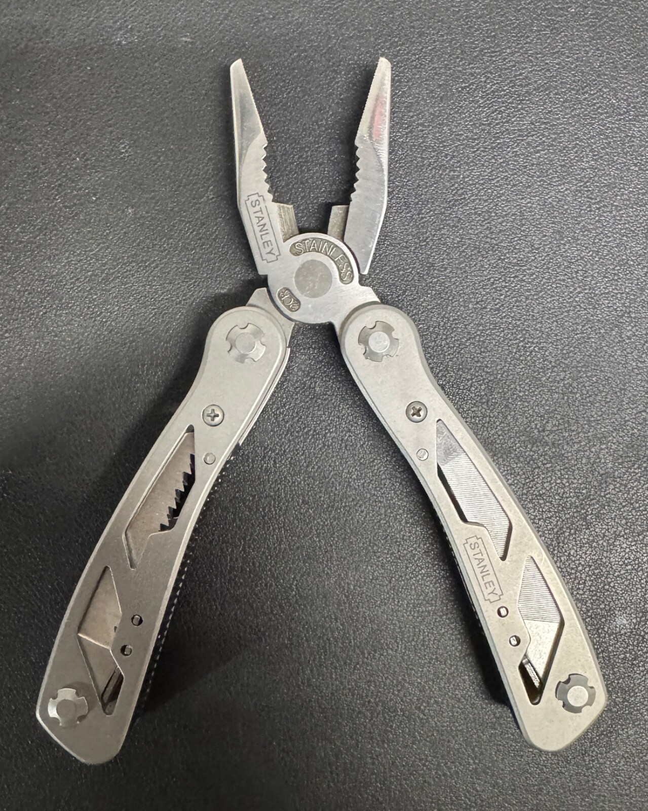 Stanley 12-in-1 Multi-Tool, Stainless, CR2 (Z3)
