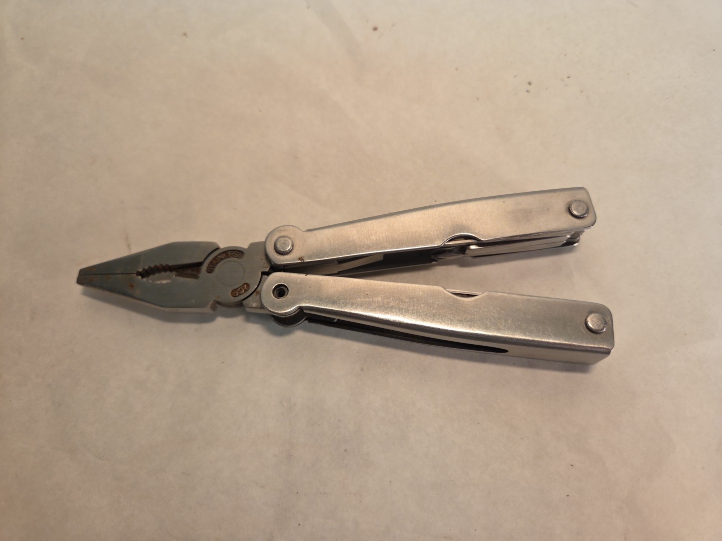 Multi-Tool – Pliers, Knife, File, ScrewdriversMulti-Tool – Pliers, Knife, File,