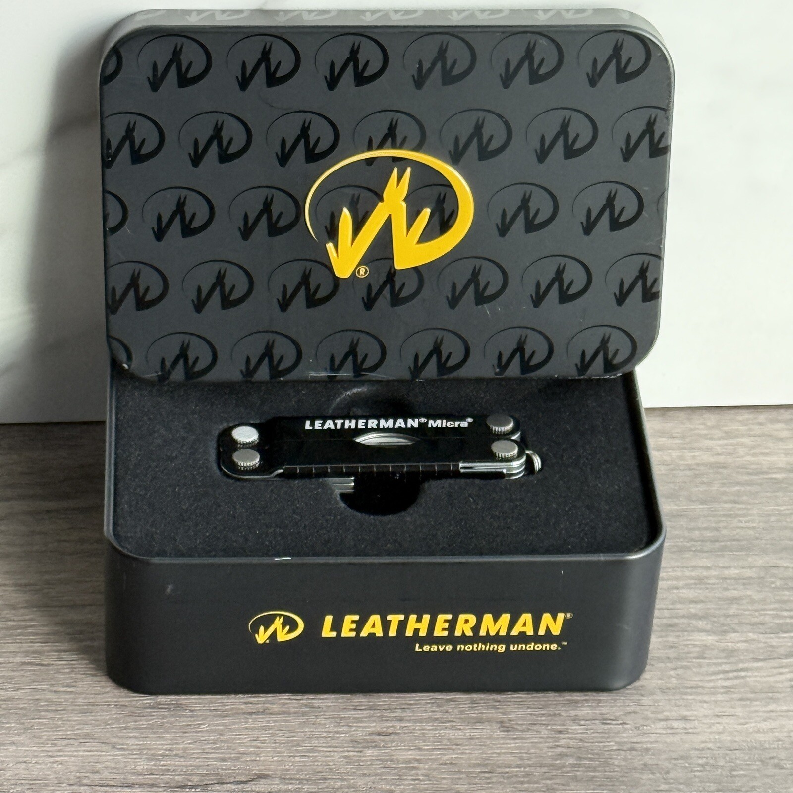 Leatherman MICRA BLACK Aluminum Multitool in Vintage Gift Tin