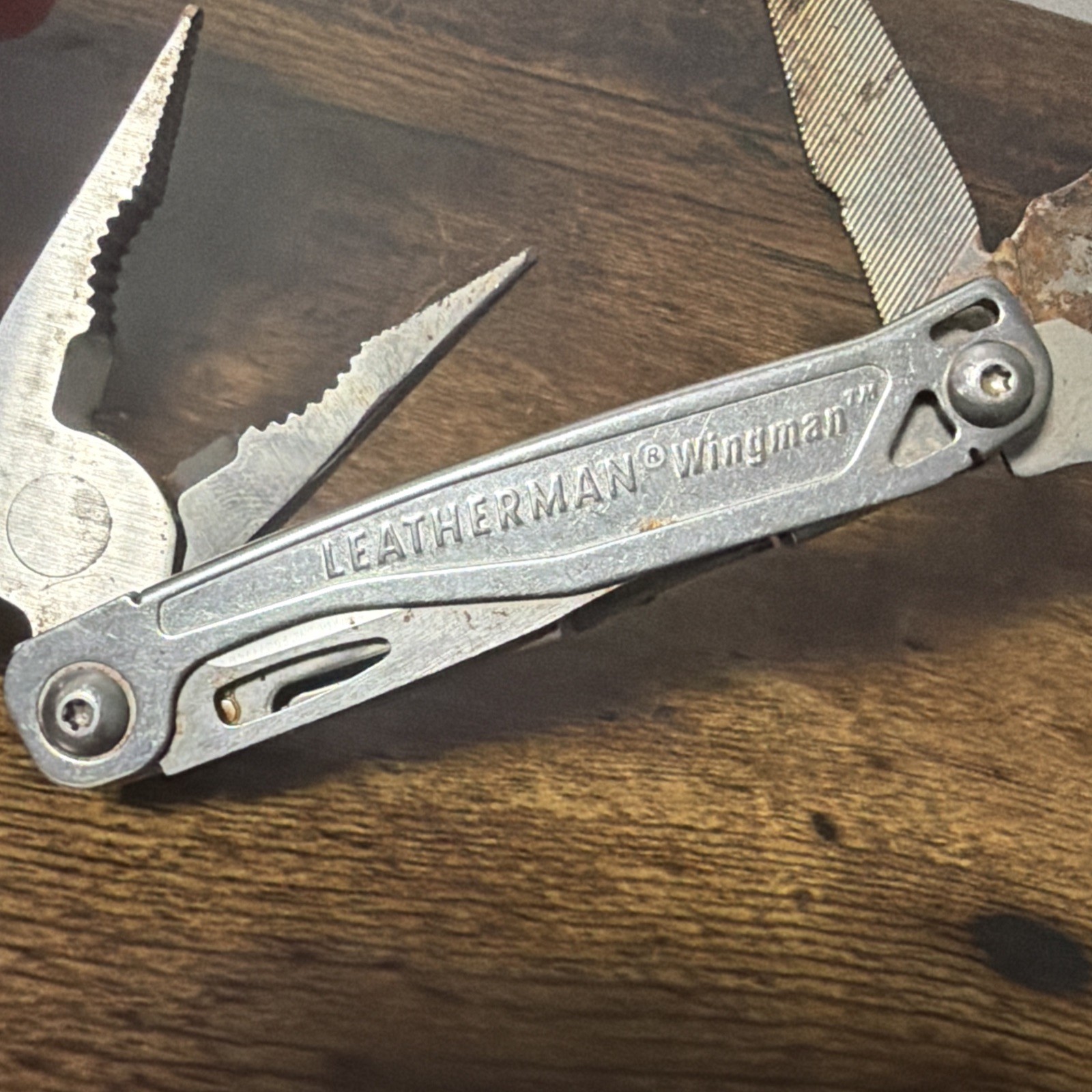 Leatherman Stainless Steel Wingman Multi-Tool: Scissors, Knife, Pliers, File, ++