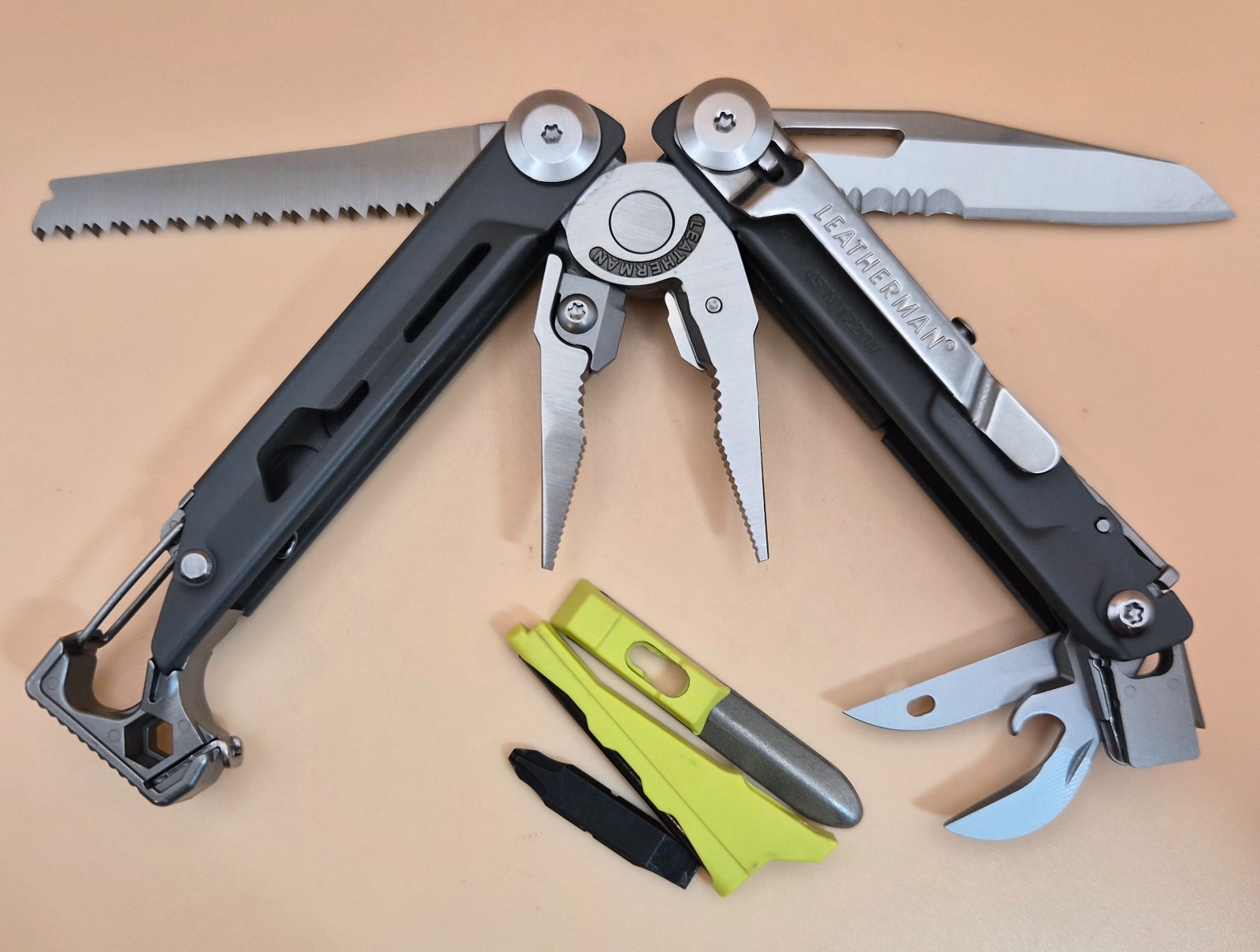 Leatherman SIGNAL Multi-Tool Gray Good Condition (002)
