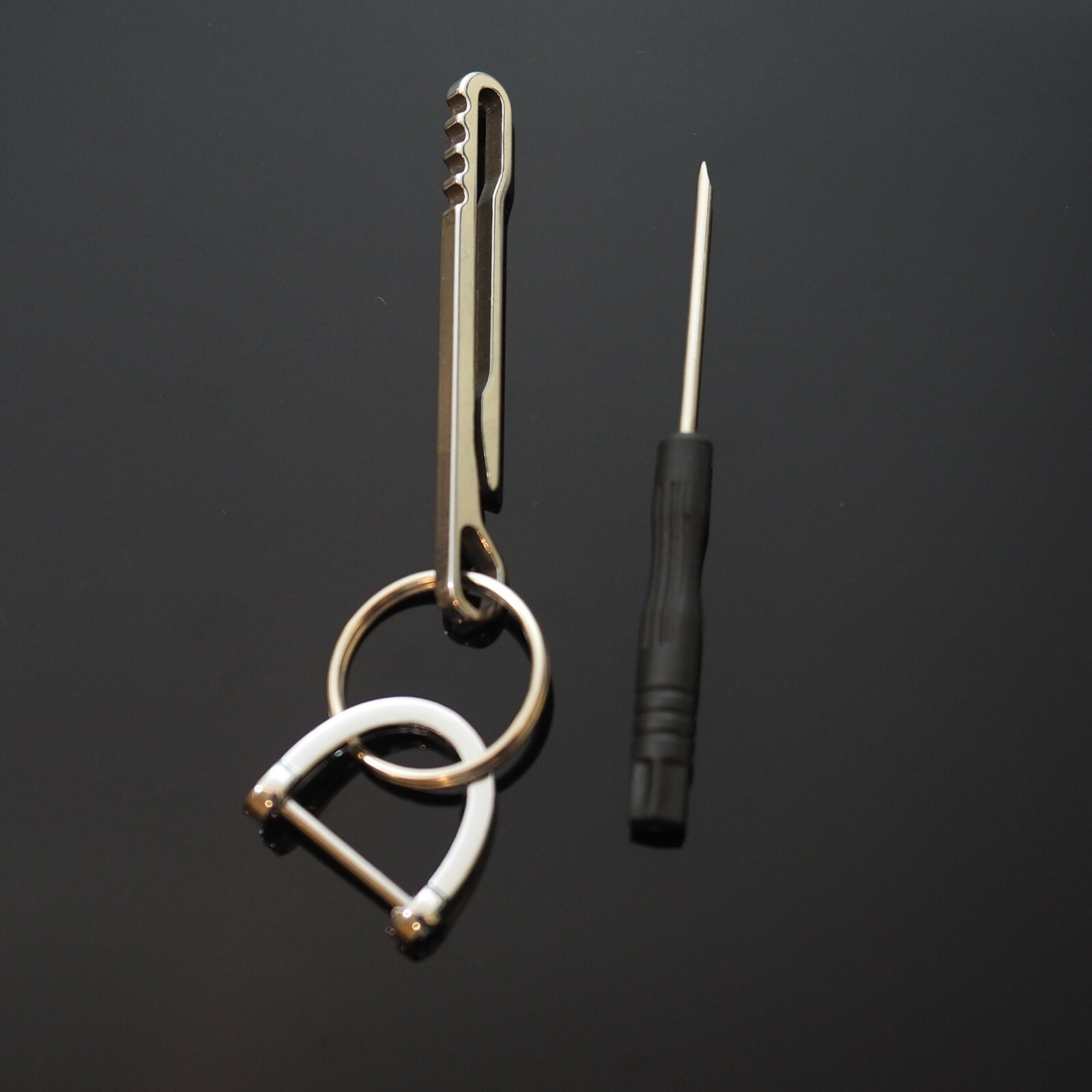 2pcs – Hanging Belt Clip Keychain Car Keyring D-Ring Fob Holder Screwdriver Keys