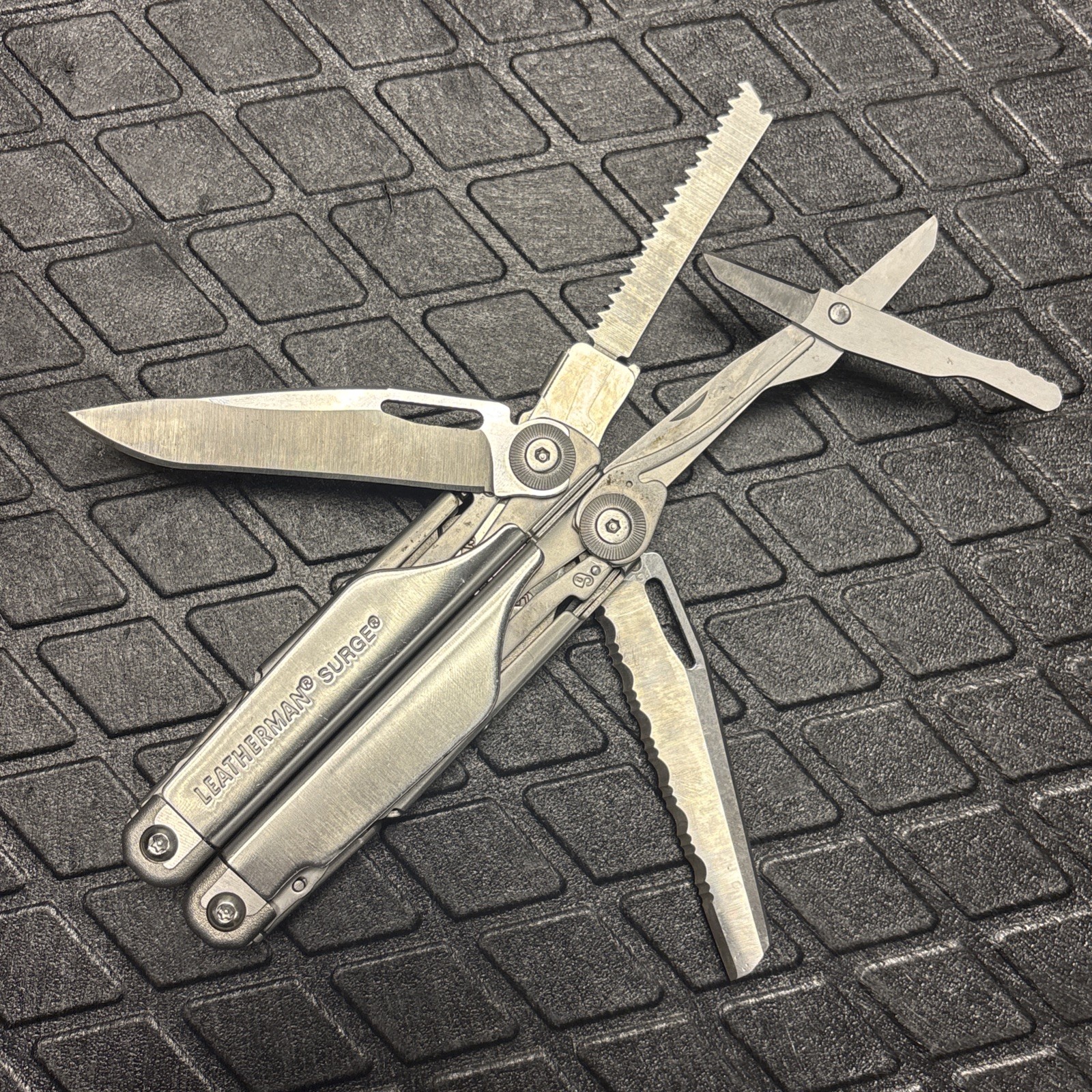 Leatherman Surge Multi-Tool
