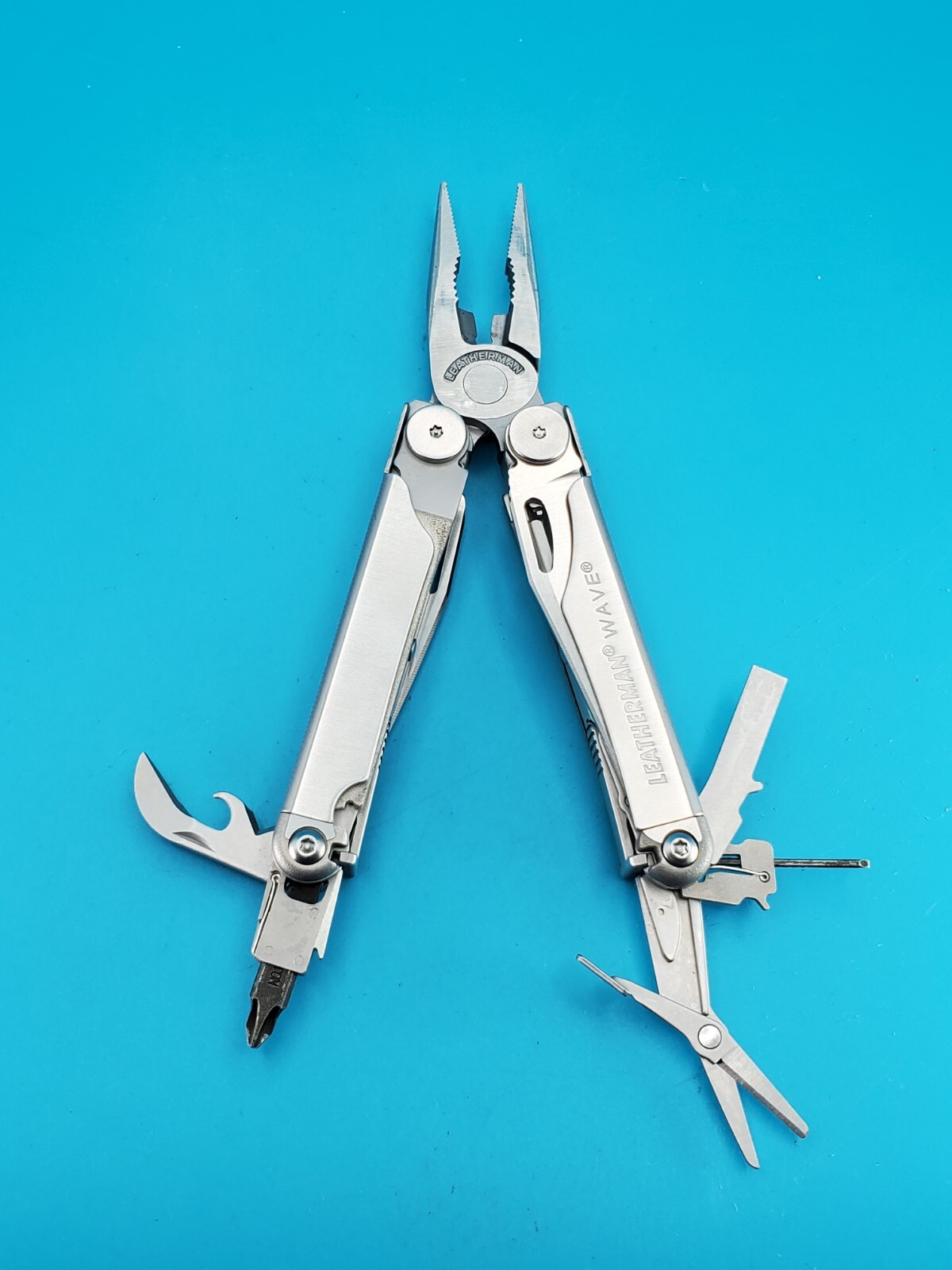 Leatherman Wave Multi-Tool! FAST SHIPPING! WELL MAINTAINED! WITH SHEATH!