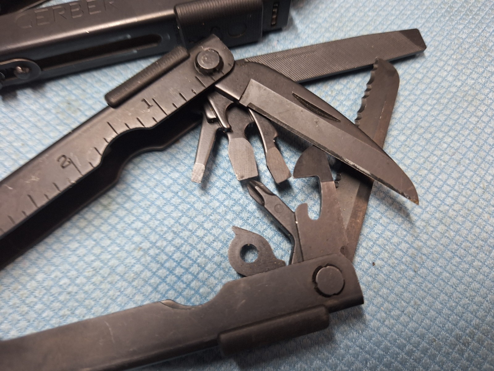 2 GERBER Multi Tool BLACK U.S.A. Camping Fishing EXCELLENT Lot 38