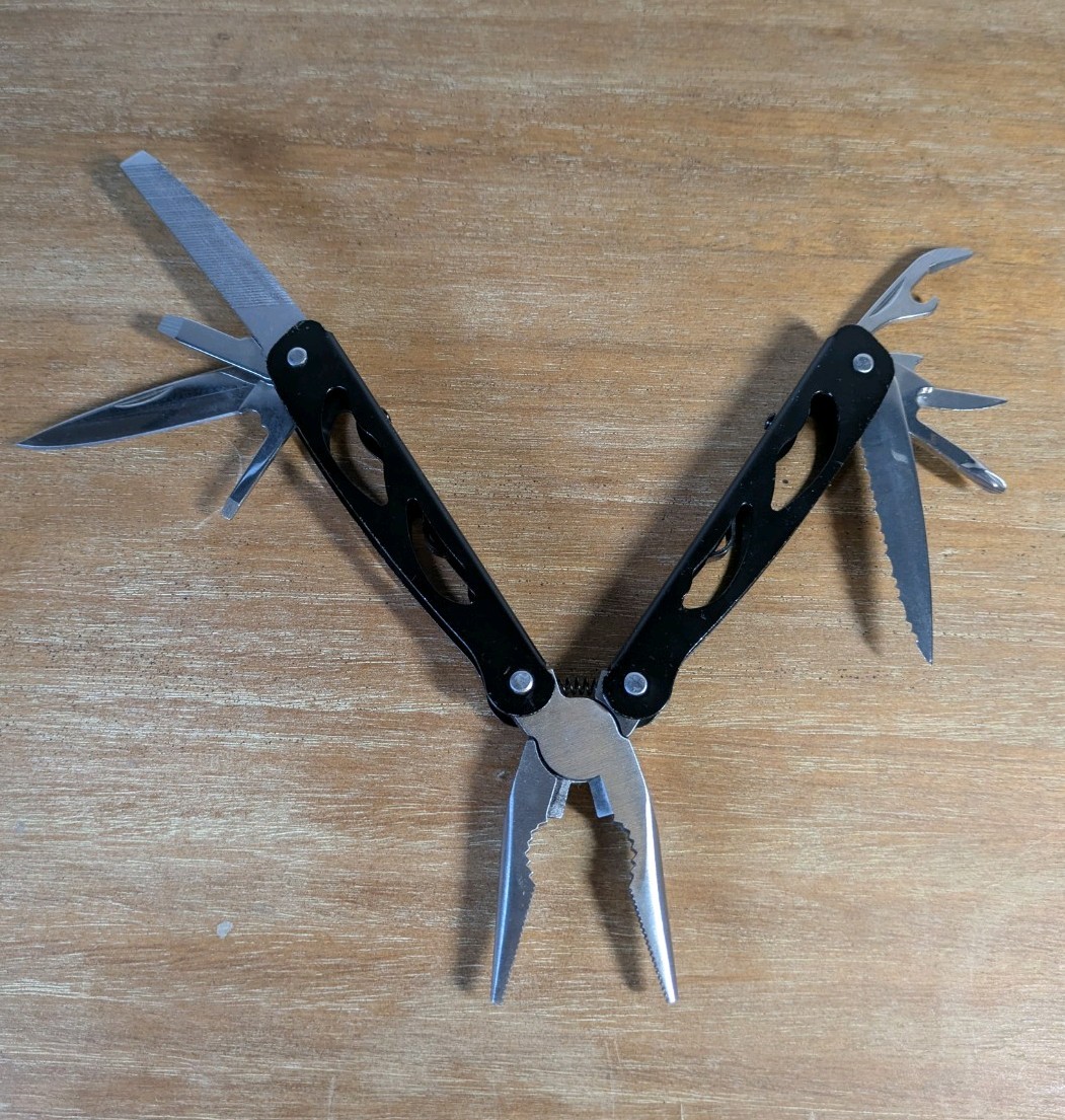 Sheffield Mulitool And Utility Knife In Black And Red Belt Case