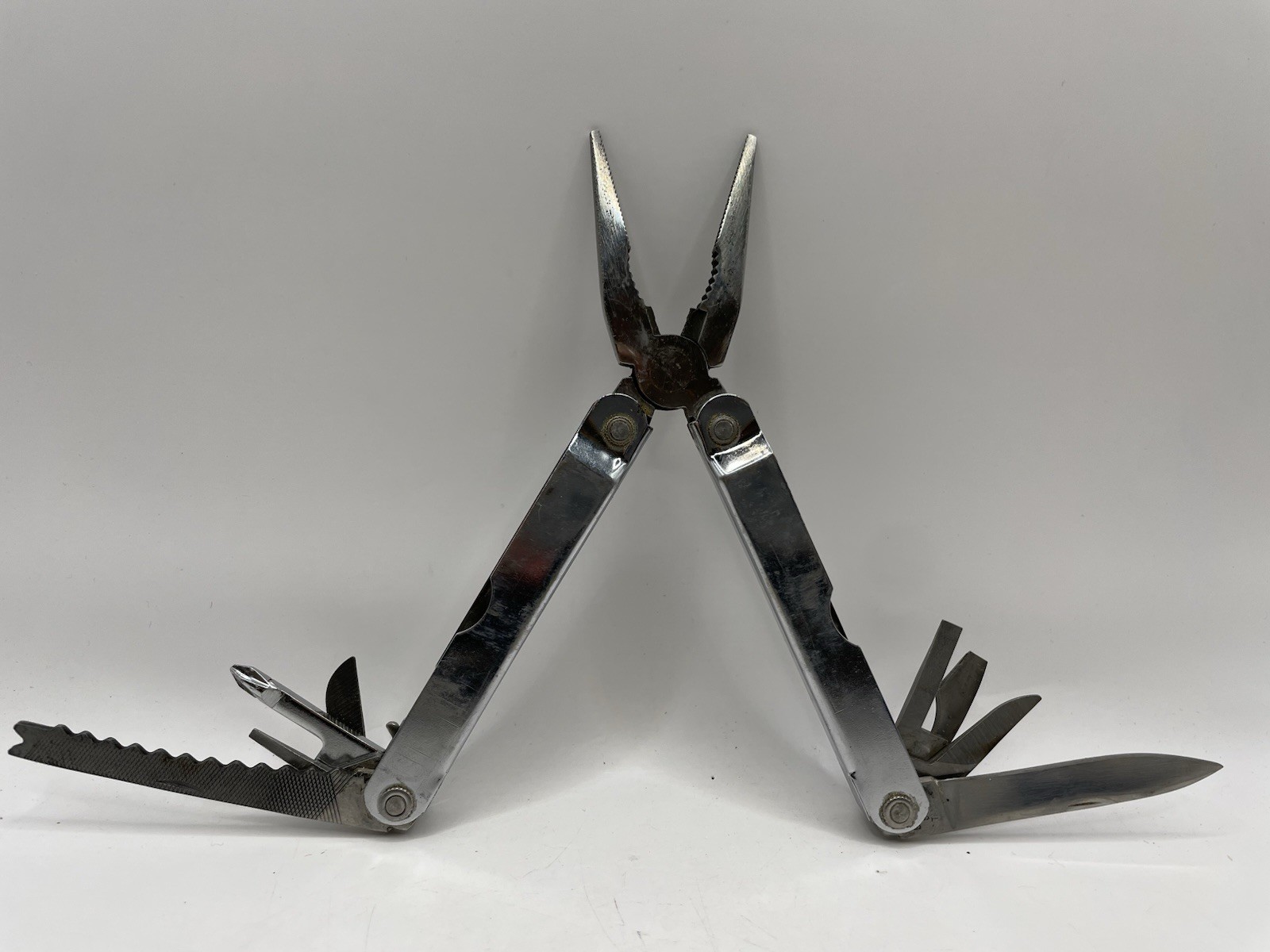MULTI-TOOL UNbranded Leatherman Style Pliers Knife File 8 Tools Shealth