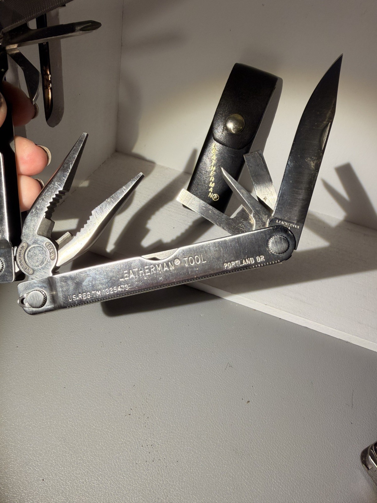Leatherman Pocket – USA Multi-Tool w/ Leather Sheath plus Skeletool + sheath