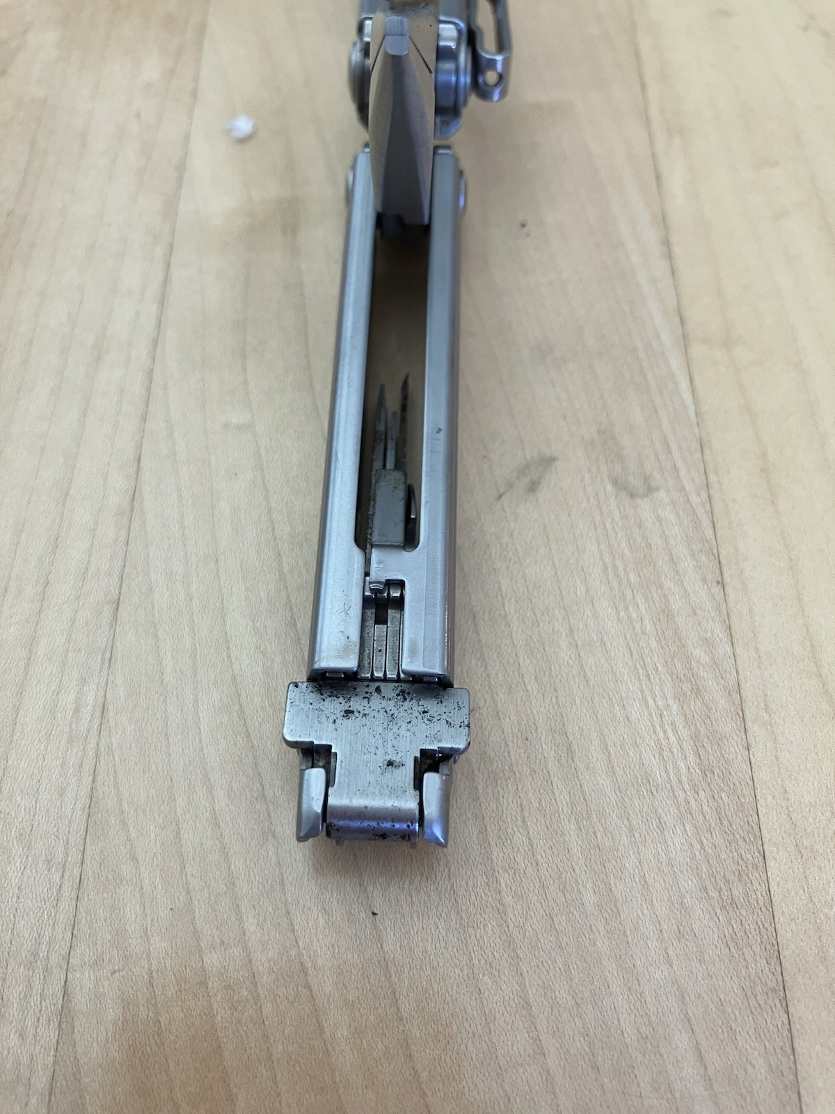 Leatherman Free P4 Stainless Steel Multi-Tool Knife – Rare Discontinued Model